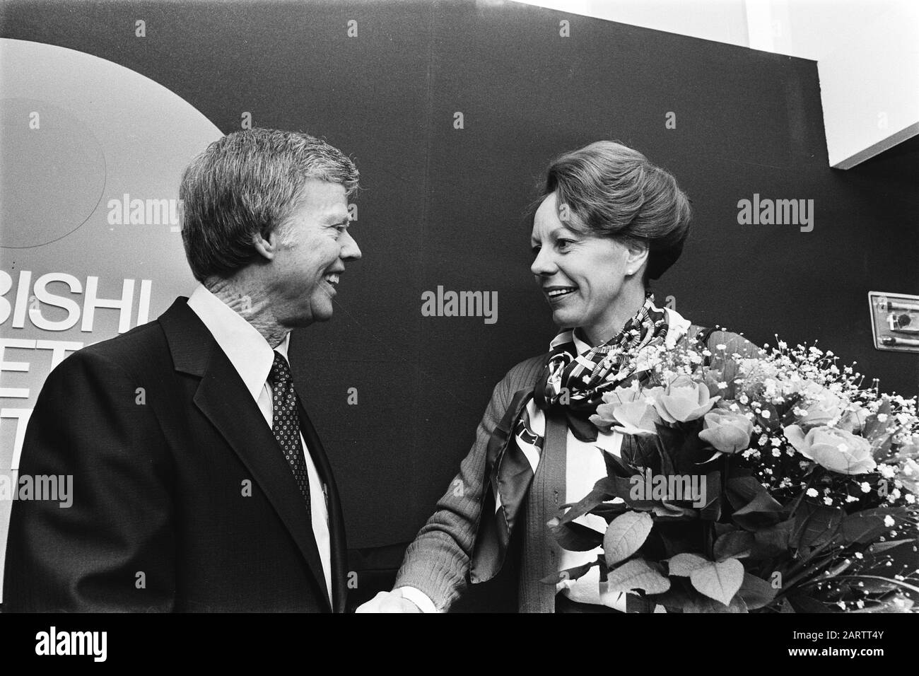 La secrétaire d'État Smit Kroes ouvre MARC Fair à Amsterdam; Smit Kroes avec le double du président carter, Ed Beheler Date: 1 mars 1980 lieu: Amsterdam, Noord-Holland mots clés: Secrétaires d'État, bourses d'études, doppelgangers, ouvertures Nom personnel: SMIT-Kroes, Neelie Banque D'Images