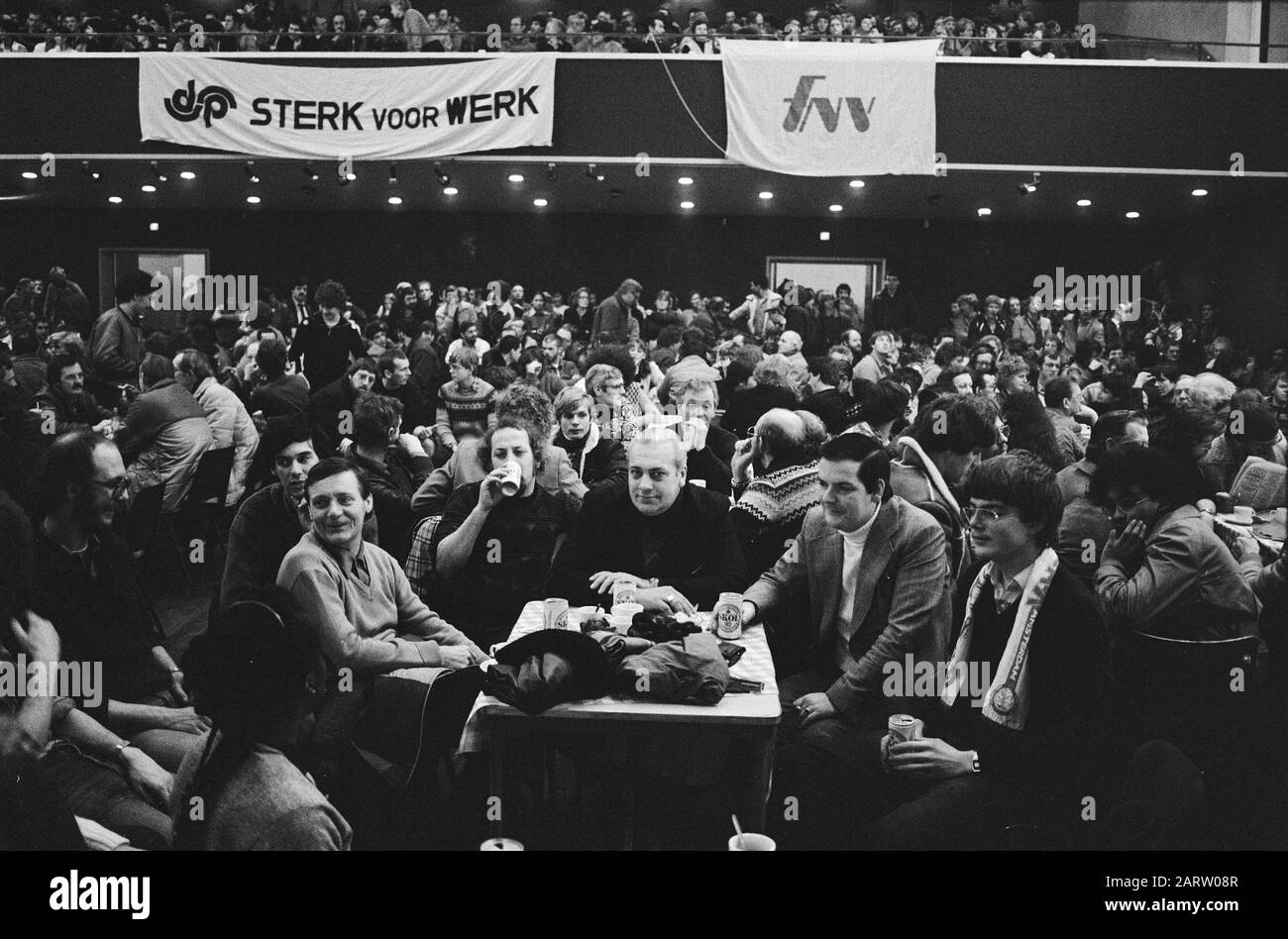 Un personnel graphique remarquable. Réunion de protestation dans la Pierre Angulaire. Image de la réunion Date : 3 mars 1982 mots clés : réunions de protestation Banque D'Images