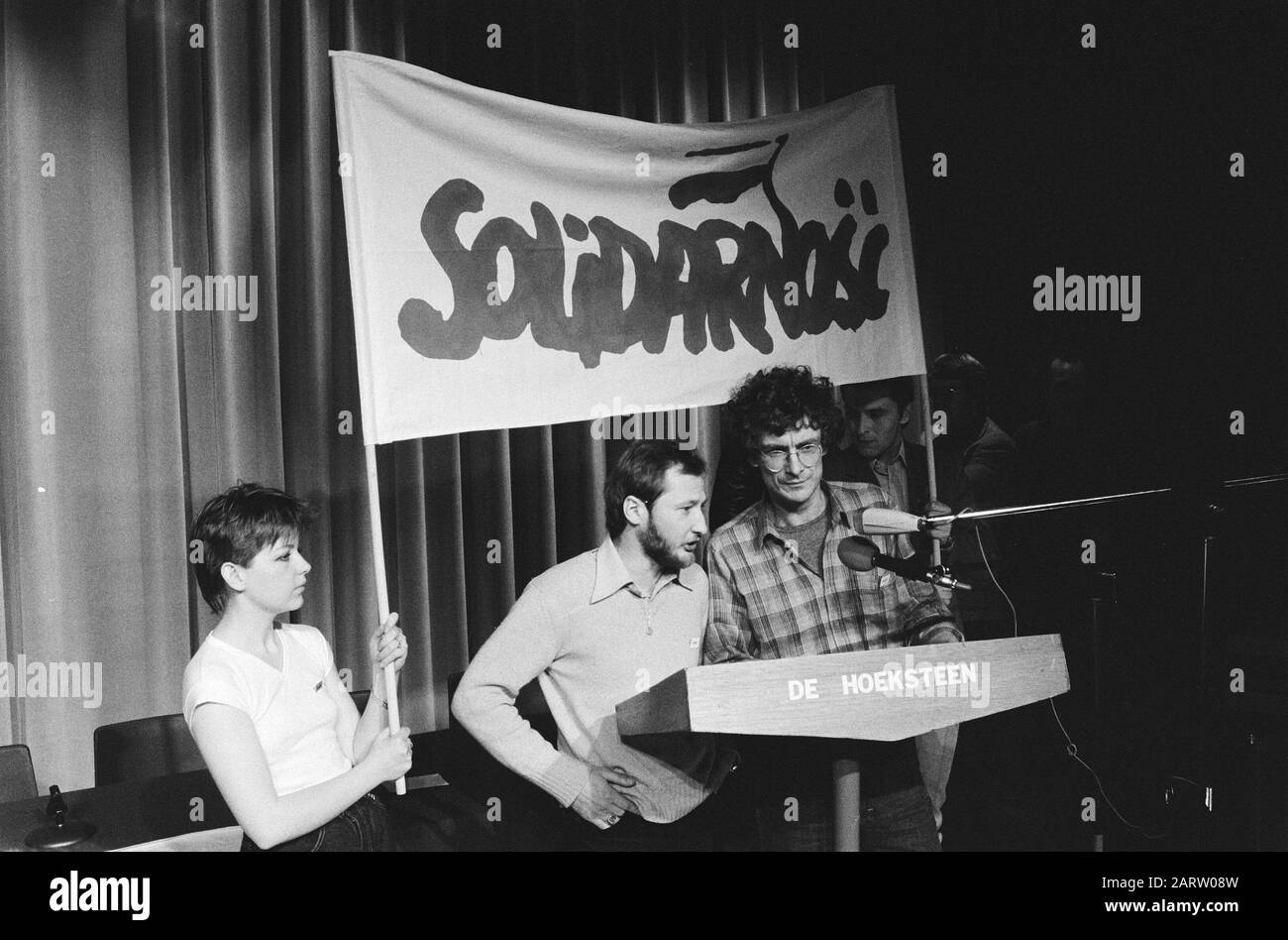 Un personnel graphique remarquable. Réunion de protestation dans la Pierre Angulaire. Présentation. 34.35 Bannel Solidarnose Date : 3 Mars 1982 Mots Clés : Réunions De Protestation Banque D'Images