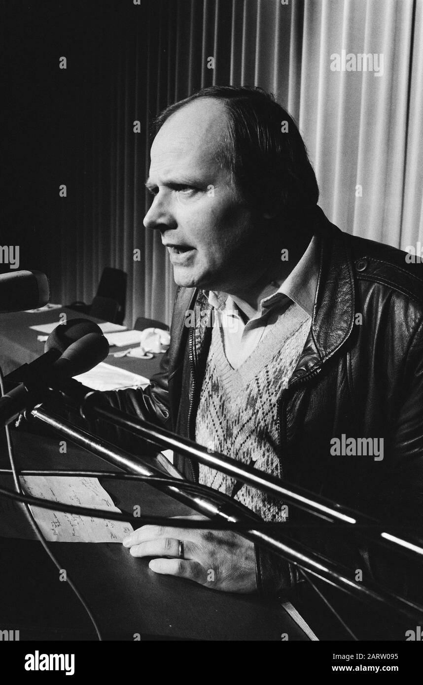 Un personnel graphique remarquable. Réunion de protestation dans la Pierre Angulaire. Coordonnateur de grève et secrétaire d'impression et de papier P. Buul Date : 3 mars 1982 mots clés : réunions de protestation Nom personnel : p. Buul Banque D'Images