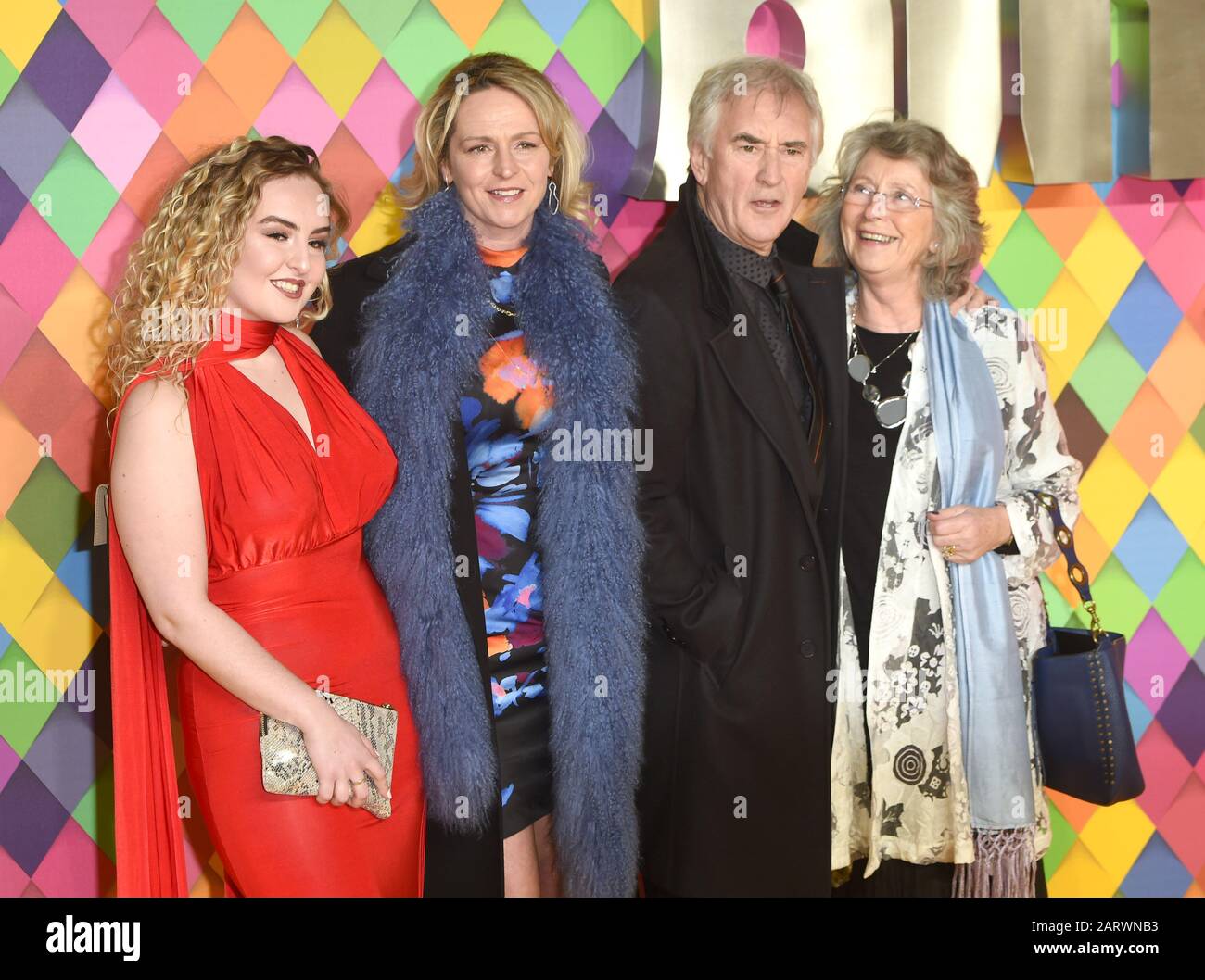 La photo Doit Être Créditée ©Alpha Press 079965 29/01/2020 Rebecca Prentice Karen Prentice et Denis Lawson et sœur Carole McGregor la première mondiale Birds of Prey tenue à l'Odéon BFI IMAX Waterloo London Banque D'Images