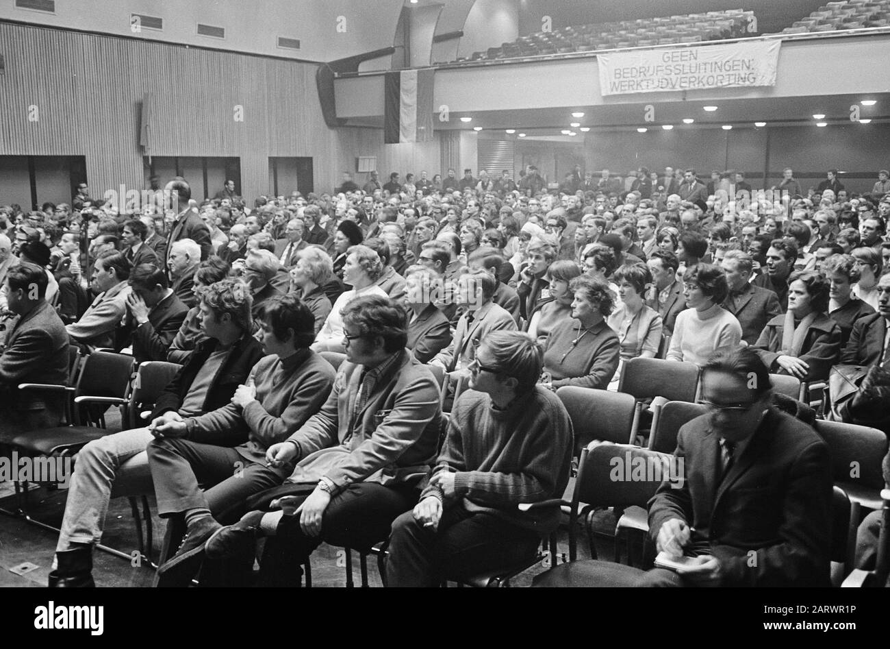 Apprentissage du CPN dans Krasnapolsky, aperçus Date: 6 février 1967 lieu: Amsterdam, Noord-Holland mots clés: Aperçus Paramètres Nom: CPN, Krasnapolsky Banque D'Images