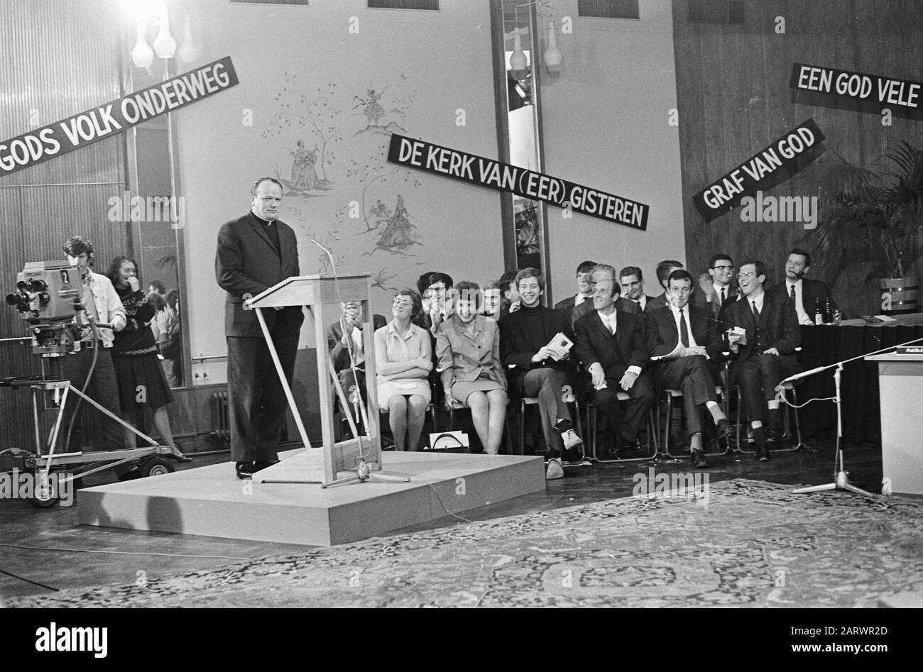 Enseigner À Croire sans Église. Aperçu du forum Date: 9 octobre 1967 mots clés: Forums, présentations Banque D'Images