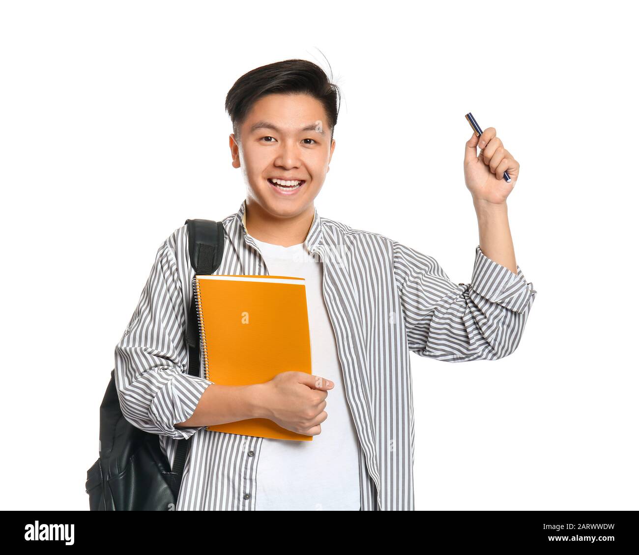 Portrait d'un étudiant asiatique heureux sur fond blanc Banque D'Images