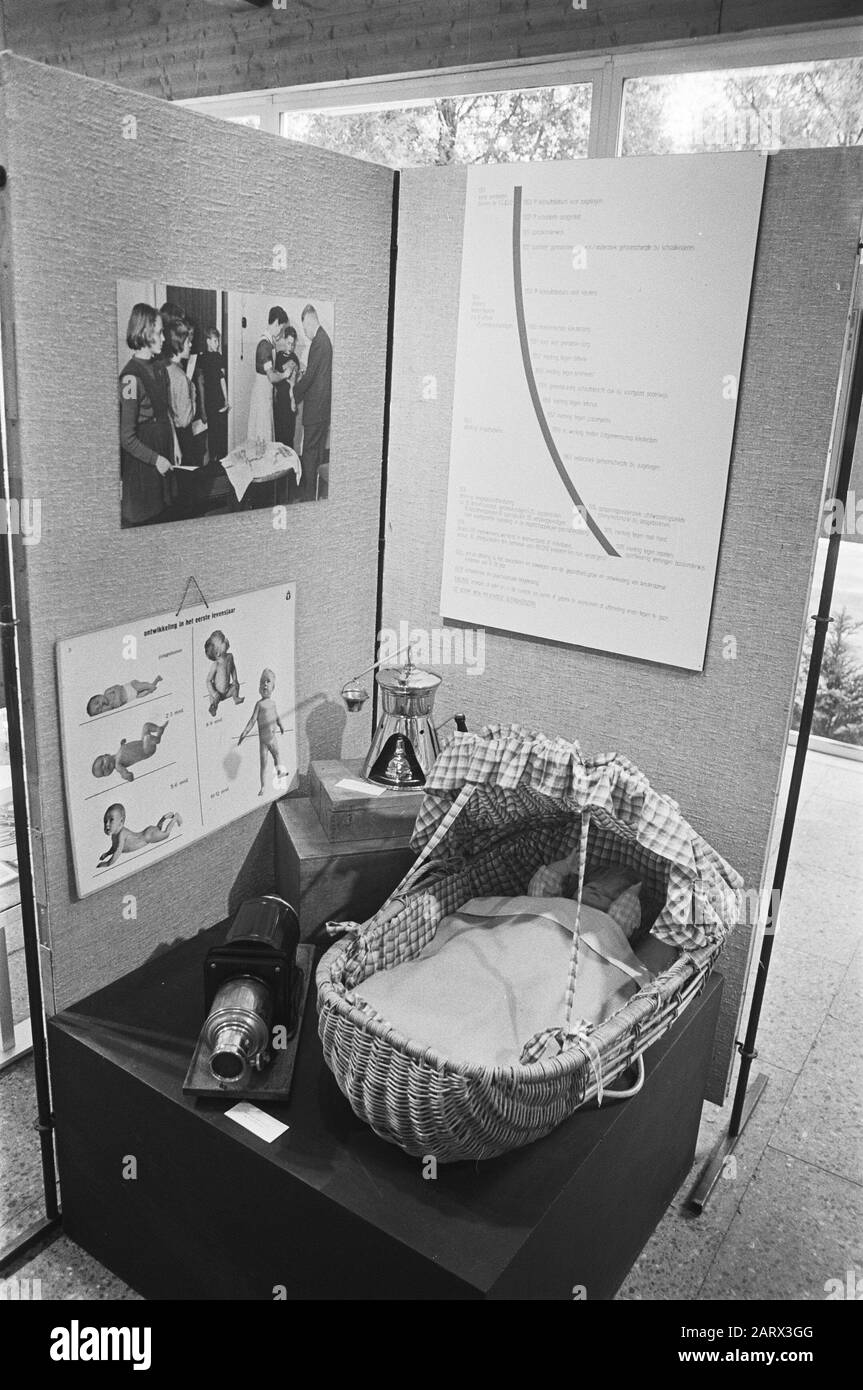 Exposition soixante-quinze ans GG et GD à Glazenhuis à Amstelpark, Amsterdam, exposition d'images et affiche Date : 13 août 1976 lieu : Amsterdam, Noord-Holland mots clés : expositions Banque D'Images