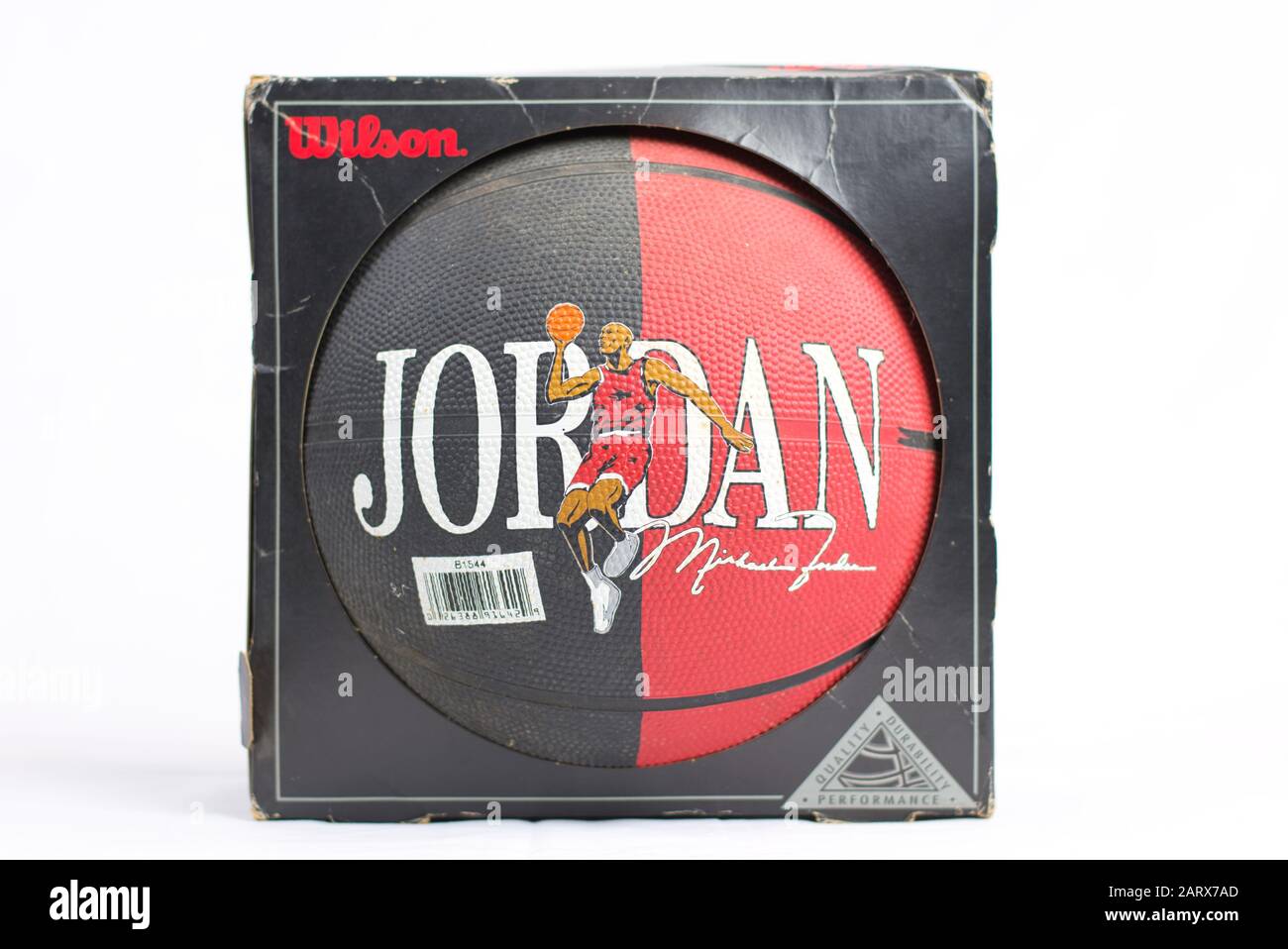 Dayton, OH- 28 janvier 2020: Wilson basketball portant un jeune Michael Jordan comme homme volant. Voler Jordan a bu de la ligne de faute Banque D'Images