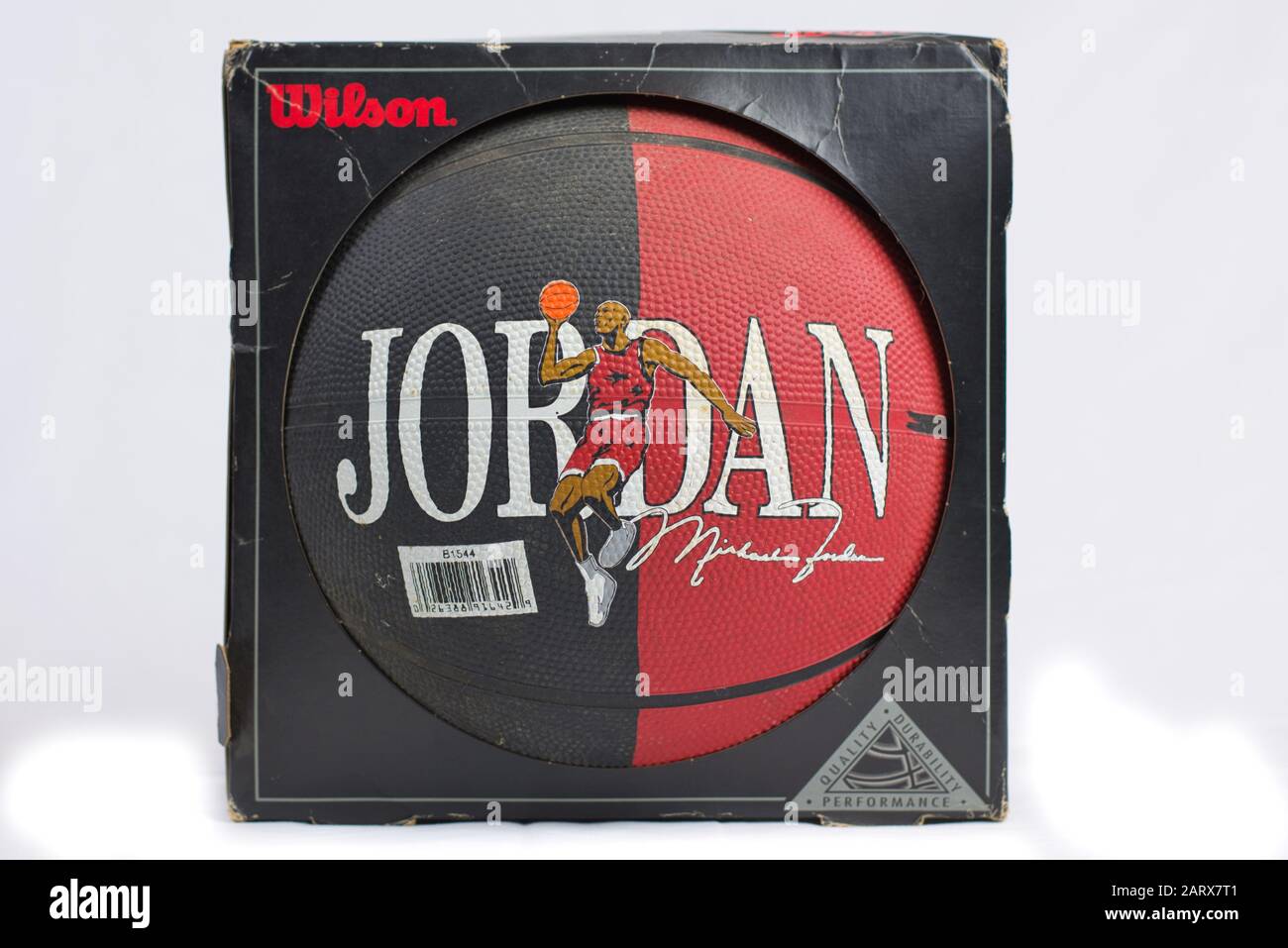 Dayton, OH- 28 janvier 2020: Wilson basketball portant un jeune Michael Jordan comme homme volant. Voler Jordan a bu de la ligne de faute Banque D'Images