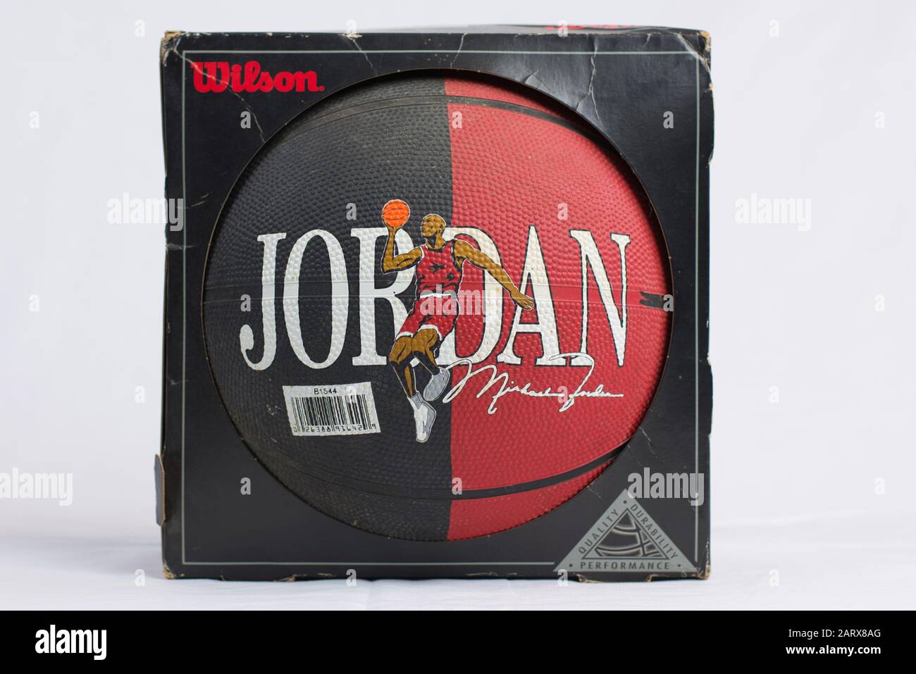 Dayton, OH- 28 janvier 2020: Wilson basketball portant un jeune Michael Jordan comme homme volant. Voler Jordan a bu de la ligne de faute Banque D'Images