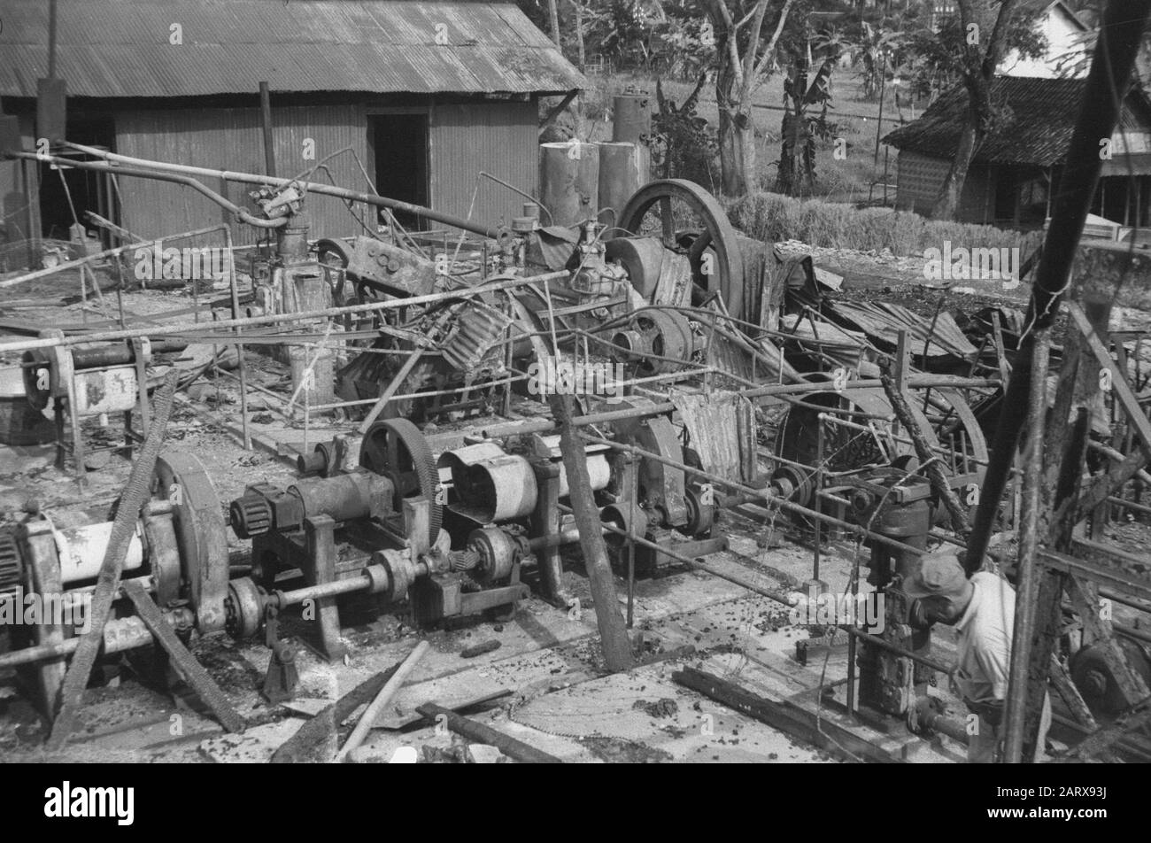 Banjoemas, Commission Chinoise De Contrôle. Port de Tjilatjap. Waranedja Tjilatjap: L'usine de caoutchouc complètement détruite. Date : 10 Octobre 1947 Lieu : Indonésie, Antilles Néerlandaises De L'Est Banque D'Images