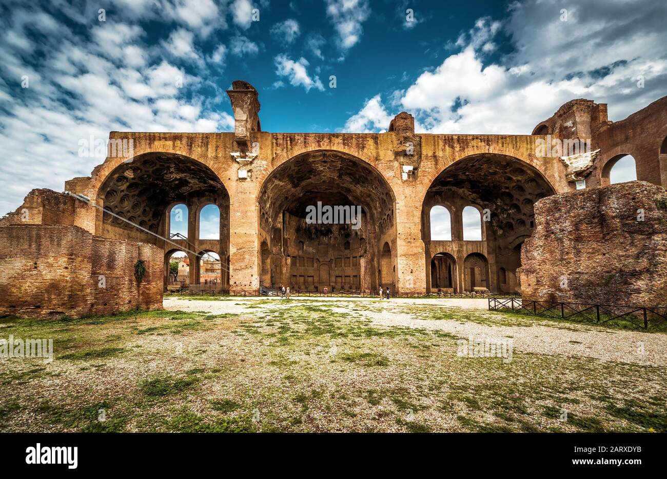 Les ruines de la Basilique de Maxentius et de Constantine au Forum romain de Rome, Italie Banque D'Images
