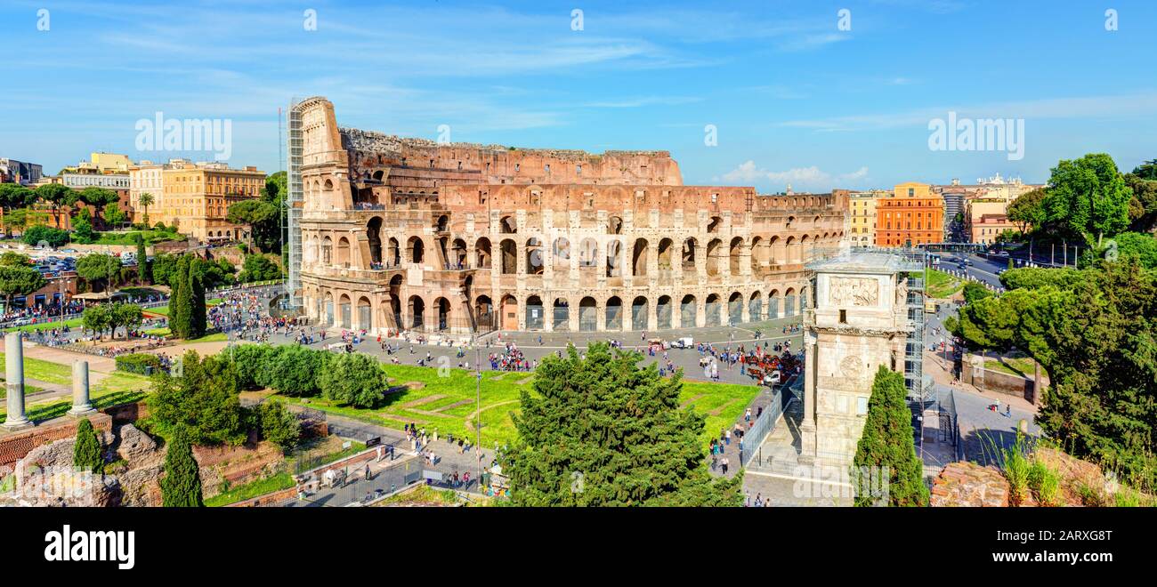 Vue panoramique sur le Colisée (Colisée) à Rome, Italie Banque D'Images