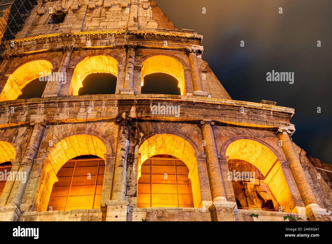 Colisée (Colisée) la nuit à Rome, Italie Banque D'Images