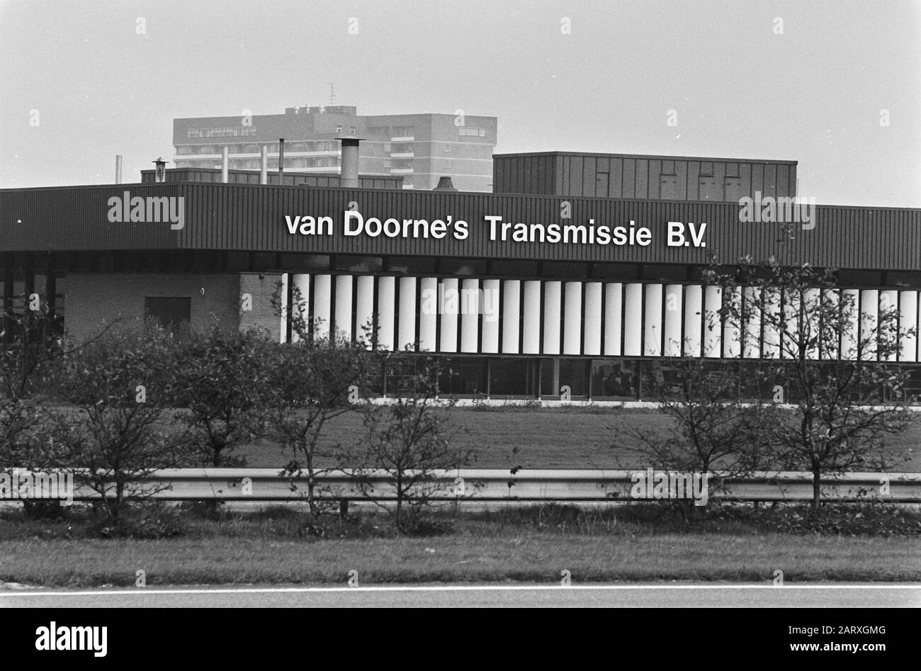 Van Doornes transmission de Tilburg en difficulté Date: 5 November 1984 lieu: Noord-Brabant, Tilburg Nom de l'établissement: Van Doorne's transmission factory Banque D'Images