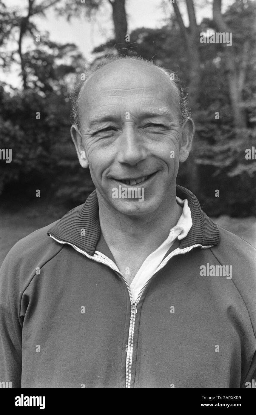 Formation de l'équipe de patinage aux DIRECTEURS INFORMATIQUES de Overveen. Conditietrainier Holleboom Date: 18 mai 1968 lieu: Overveen mots clés: Patinage équipes, entraîneurs Nom personnel: Holleboom, Banque D'Images