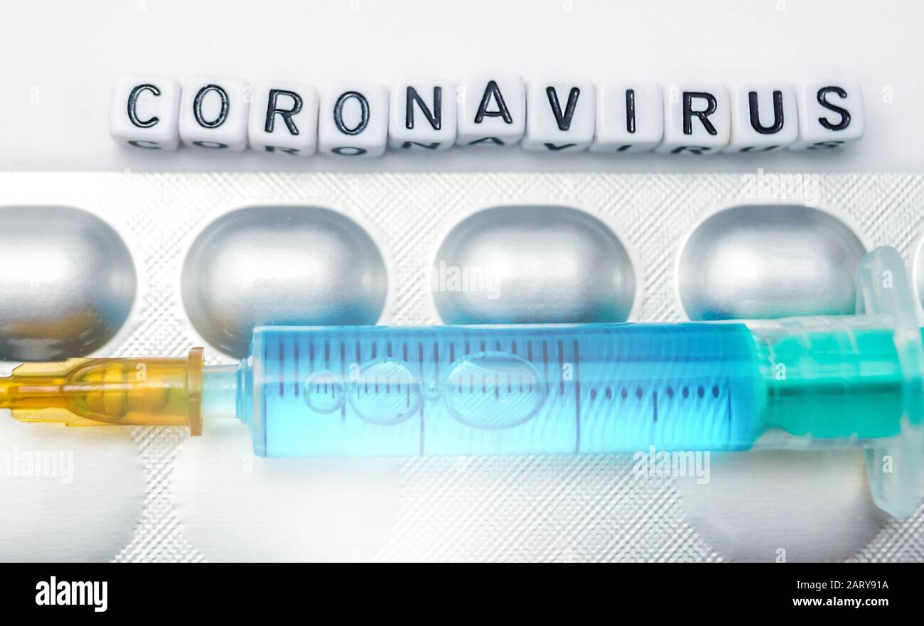 Nouveau virus corona - 2019-nCoV, éclosion du virus CORONA DE WUHAN. Contagion, incubation, vices de lettres sur seringue Banque D'Images