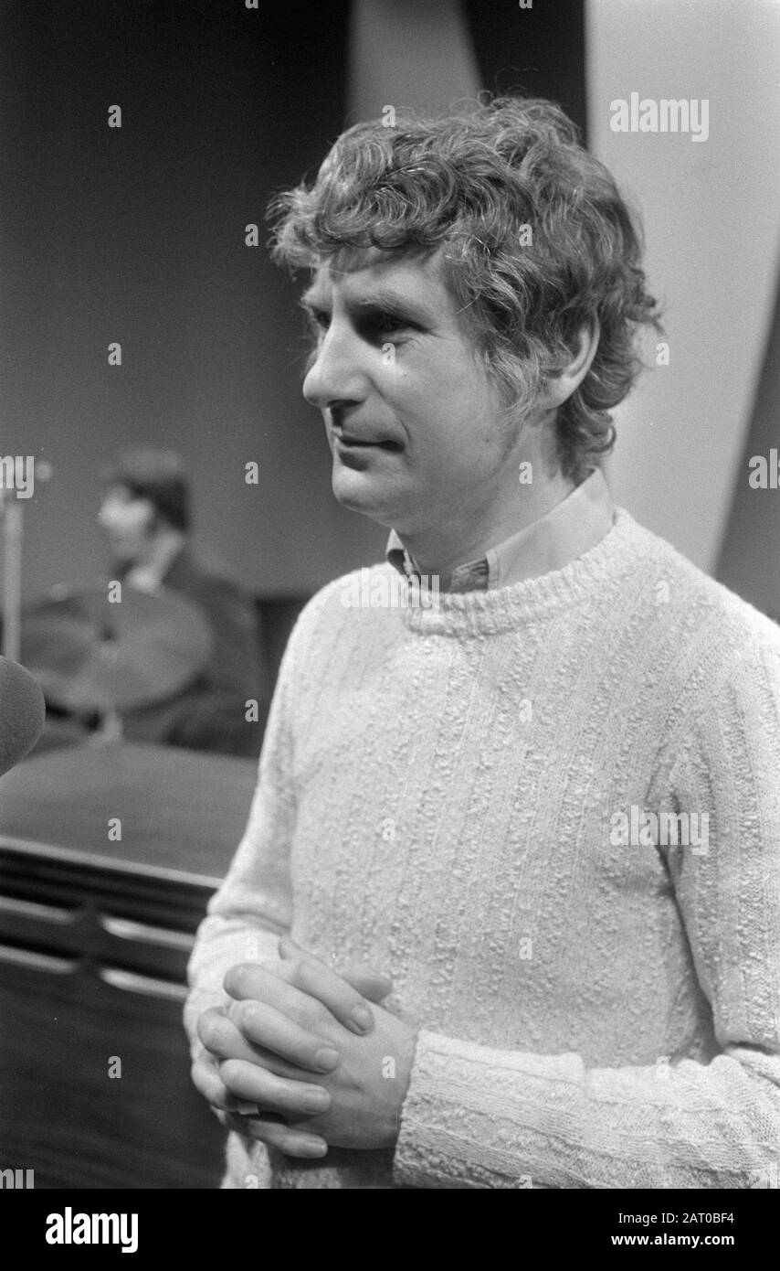Epiphany Evening pièce de télévision pour AVRO; Gerard Cox Date: 4 février 1971 Nom personnel: Cox, Gerard Nom de l'institution: Avro Banque D'Images