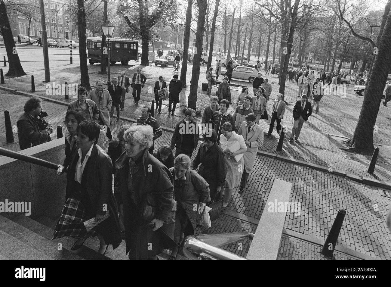 Vs Ambassade Den Haag évacuée après de faux bombardements; le personnel remonte à Date: 24 octobre 1984 lieu: La Haye, Zuid-Holland mots clés: Personnel, ambassades, rapports de bombe Banque D'Images
