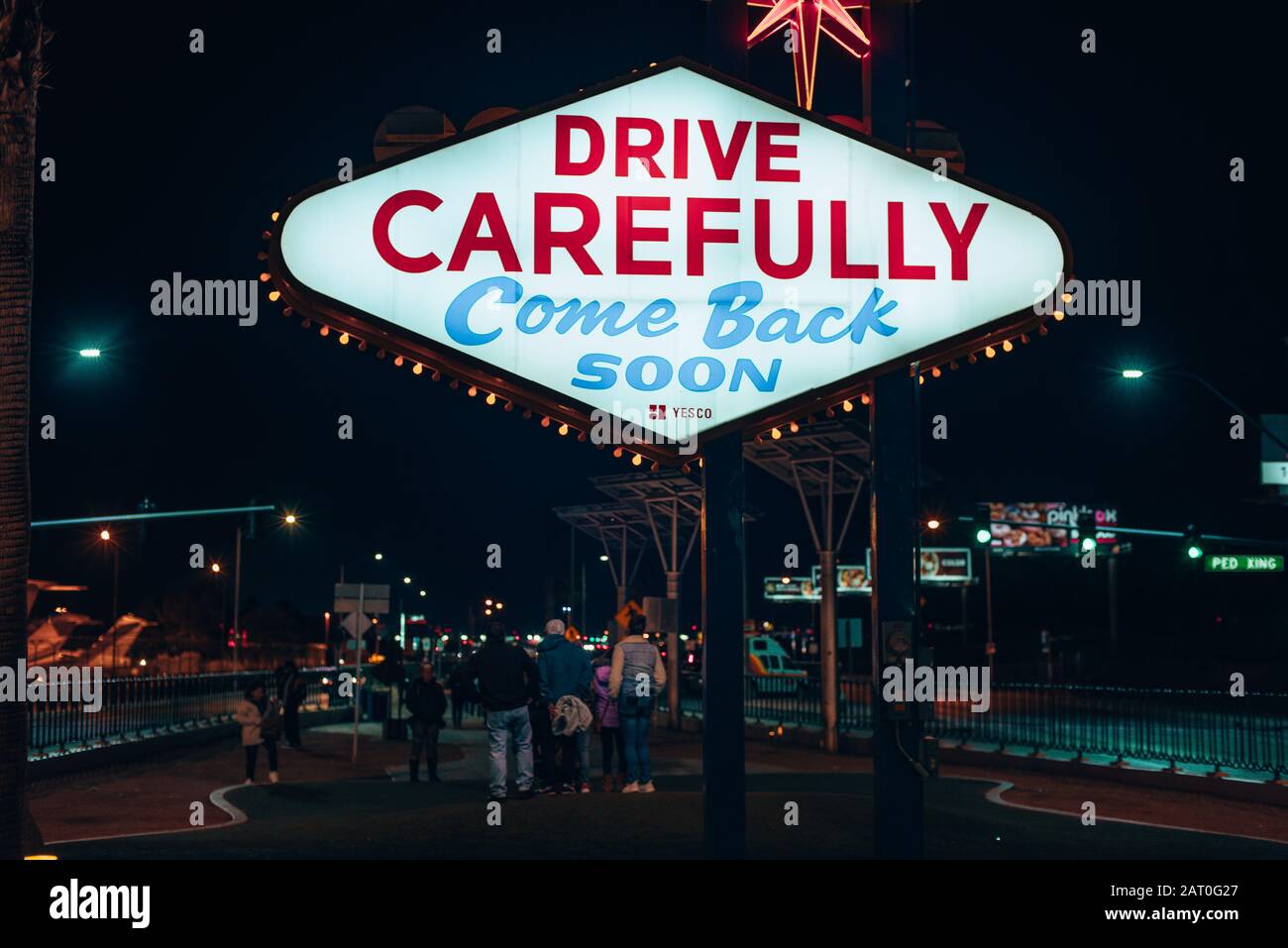 Las Vegas, Nevada, États-Unis - décembre 2019 retour à la signature vous rappelant de conduire prudemment et de revenir bientôt. Banque D'Images