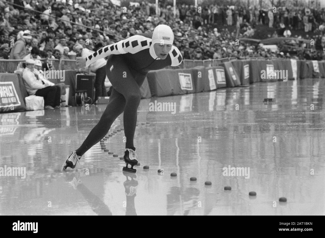 Patinage européen à la Haye; Gerard Kemkers en action Date: 24 janvier 1988 lieu: La Haye, Zuid-Holland mots clés: SKATSEN, sport Nom personnel: Gerard Kemkers Banque D'Images