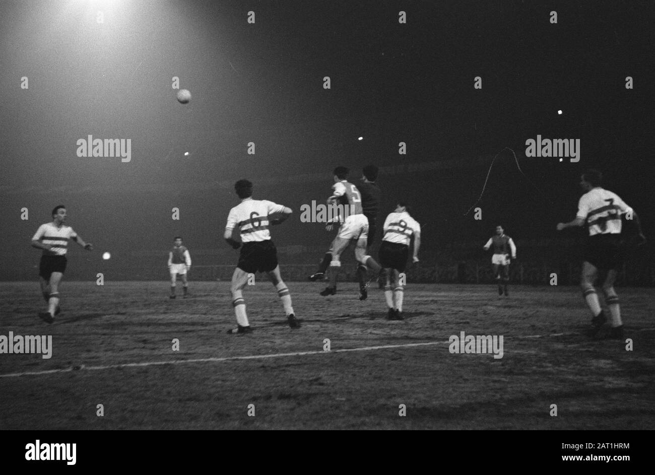 Coupe Europa 1. Feyenoord contre Reims 1-1. Moments de jeu Date: 13 mars 1963 lieu: Rotterdam, Zuid-Holland mots clés: Sport, football Nom de l'institution: Feyenoord Banque D'Images