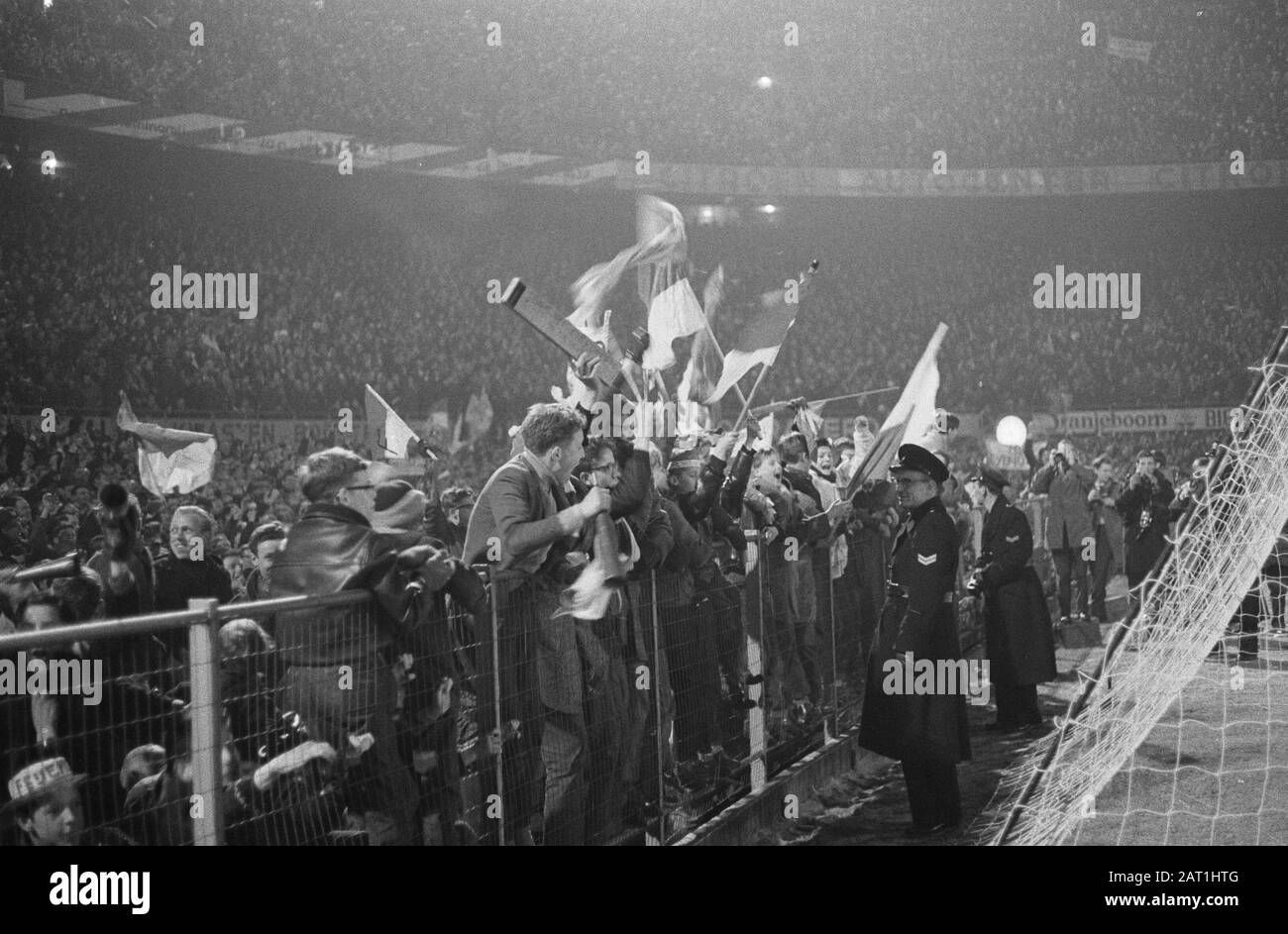 Coupe Europa 1. Feyenoord contre Reims 1-1. 26. Game moment, 27, 28, 29 supporteurs Date: 13 mars 1963 lieu: Rotterdam, Zuid-Holland mots clés: SupportersFootball, sport Nom de l'institution: Feyenoord Banque D'Images