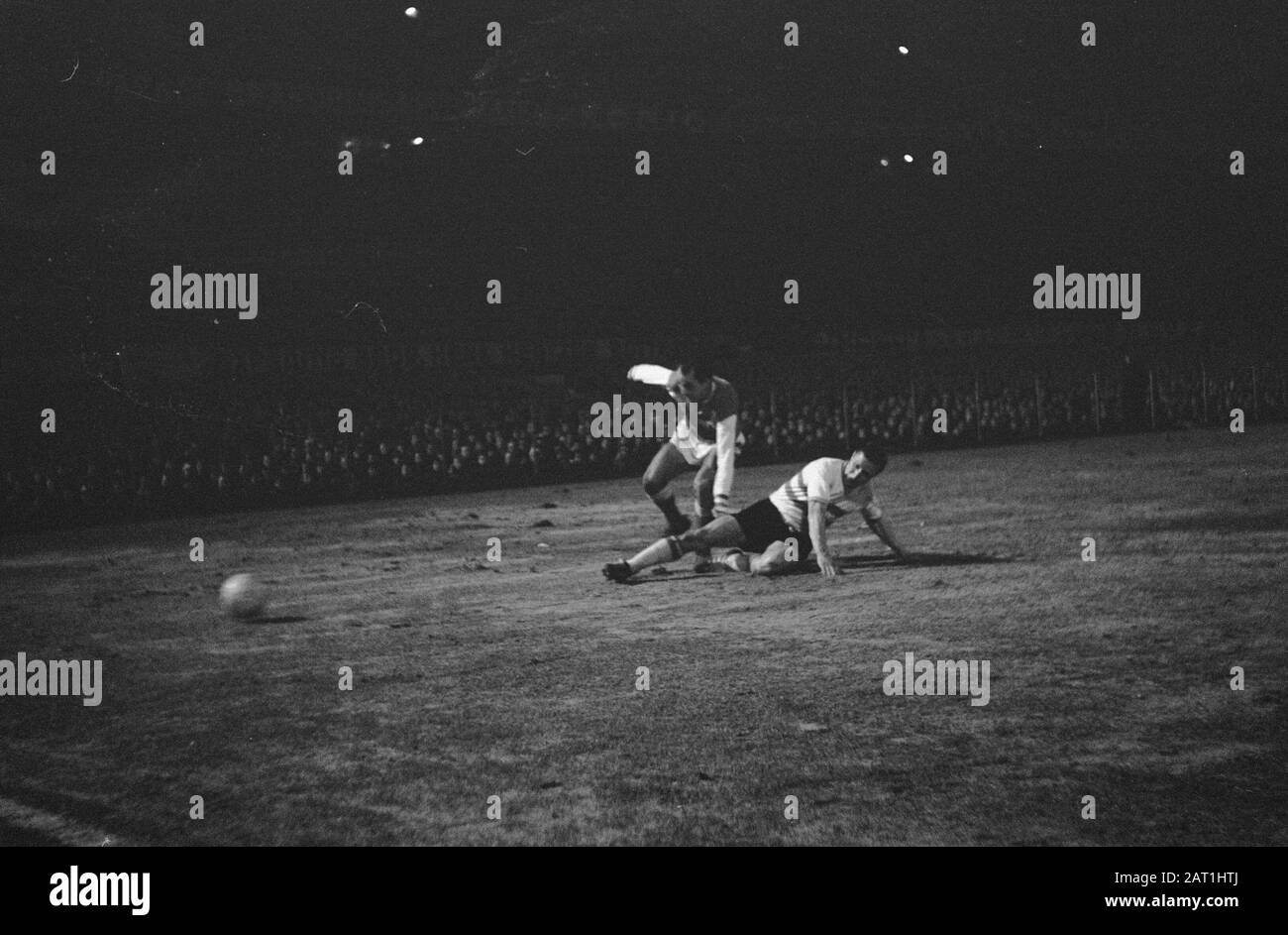 Coupe Europa 1. Feyenoord contre Reims 1-1. Moments de jeu Date: 13 mars 1963 lieu: Rotterdam, Zuid-Holland mots clés: Sport, football Nom de l'institution: Feyenoord Banque D'Images