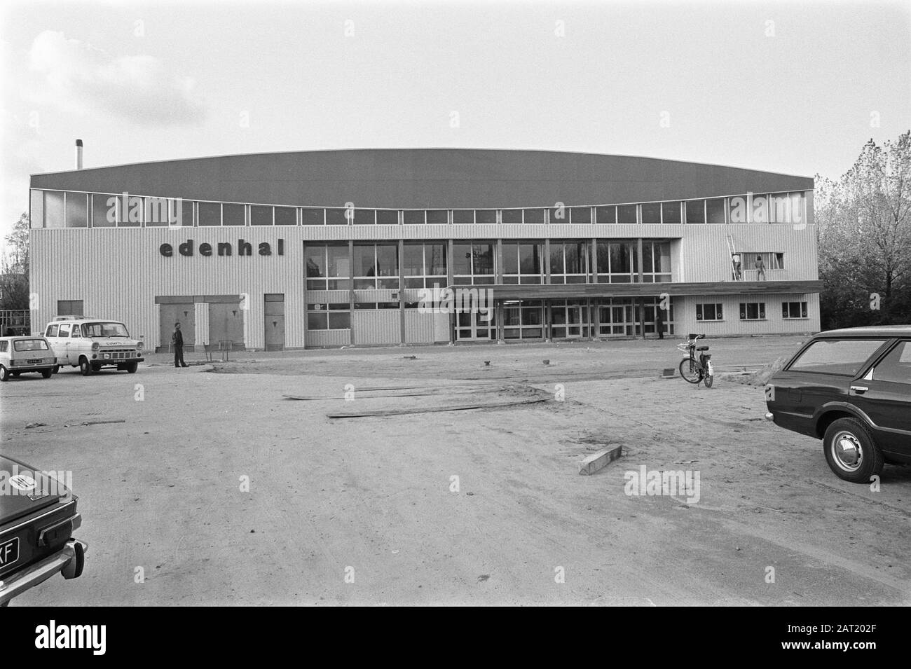 Deux jours avant l'ouverture de la salle de glace sur le complexe de glace Jaap Eden extérieur de la salle Date : 29 octobre 1973 lieu : Amsterdam, Noord-Holland mots clés : ouvertures, patinoires, salles de patinage Banque D'Images