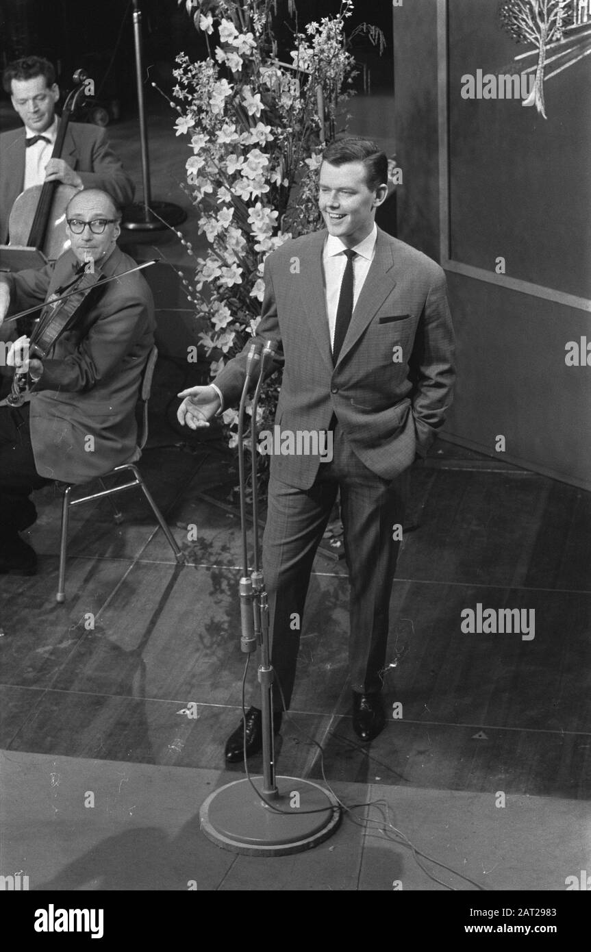 Finale du Concours National de chanson 1960 à Hilversum, Jan van de Most Date: 9 février 1960 lieu: Hilversum mots clés: Artistes, musique, festivals de chansons Nom personnel: Most Jan van de de Banque D'Images