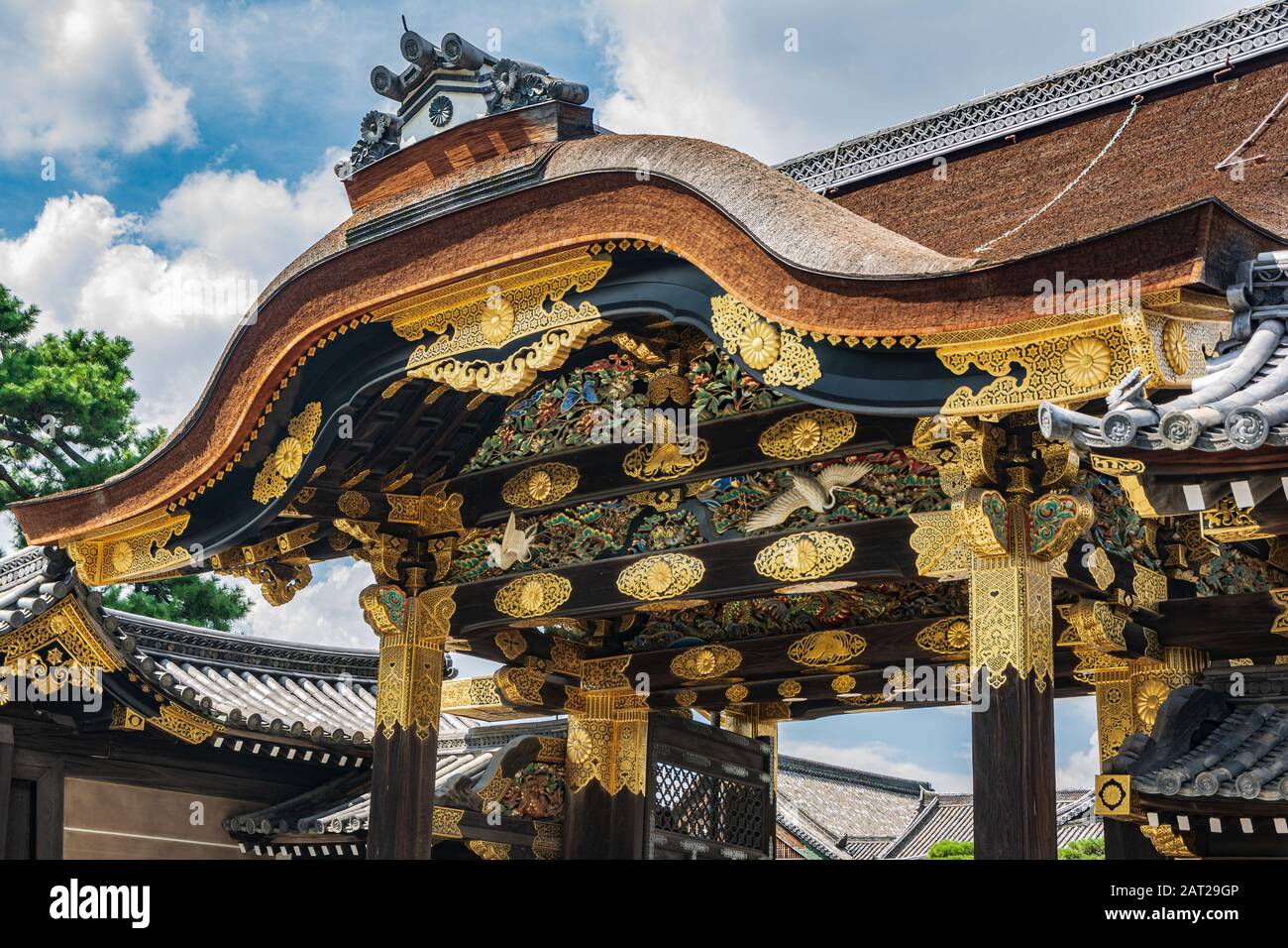 Kyoto, Japon, Asie - 3 Septembre 2019 : Détail De La Porte Principale De Karamon Au Palais De Ninomaru Au Château De Nijo Banque D'Images