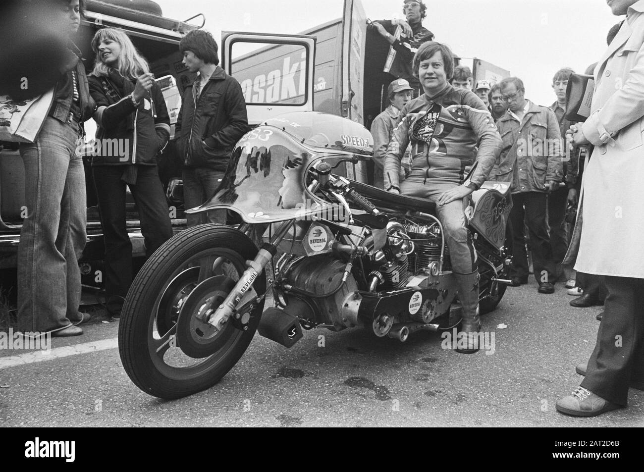 Champion du monde de la moto sprint; Henk Vink Date: 19 juin 1977 mots clés: Moto courses, champions du monde Banque D'Images