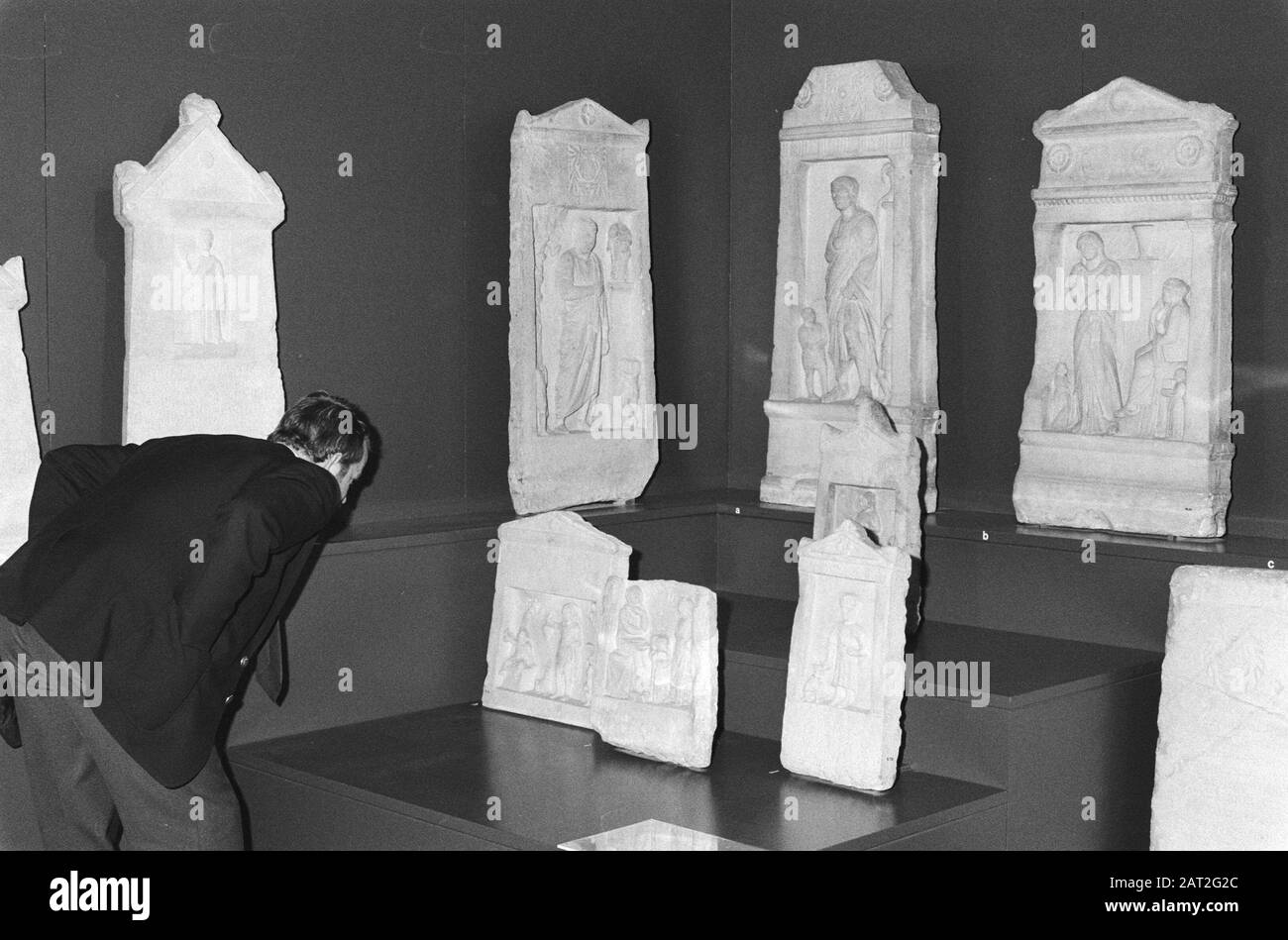 Rénovation du Musée national des Antiquités de Leiden; rouvrez au public des autels Sculptés pour la Déesse Nehalennia Date: 3 avril 1979 lieu: Leiden, Zuid-Holland mots clés: Sculptures, musées, ouvertures Nom de l'établissement: Rijksmuseum Banque D'Images