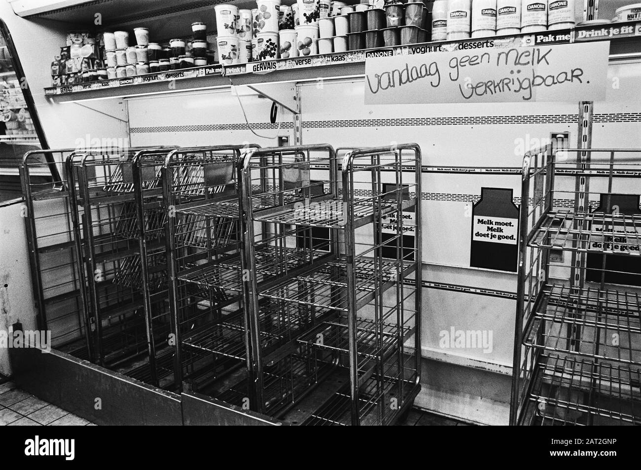 Aucun lait disponible par grève Date: 9 janvier 1980 mots clés: Lait, Grèves Banque D'Images