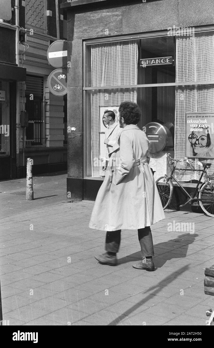Cinquième jour du taux libre et flottant de la marque allemande et du taux de change du guilde à Amsterdam Date: 10 mai 1971 lieu: Amsterdam, Noord-Holland mots clés: Bureaux de change Banque D'Images