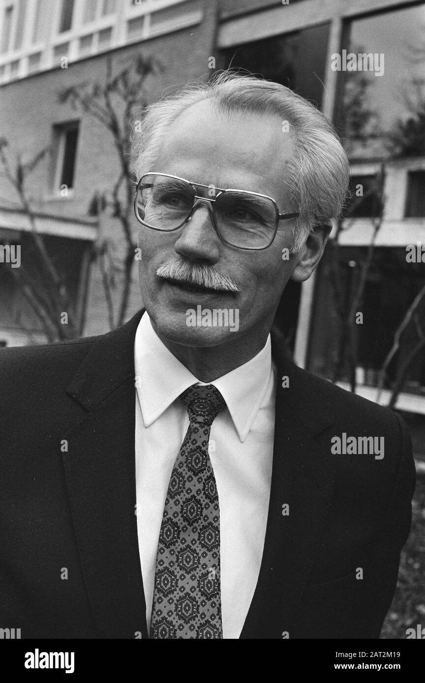 Synode Général De Ned. Réformé Kerk a choisi le Dr R. J. Mook comme nouveau Secrétaire général, Beau suit A. van den Heuvel le 21 novembre 1980 mots clés : Secrétaire général personnel: Heuvel, A. VAN DEN Banque D'Images Synode Général De Ned. Réformé Kerk a choisi le Dr R. J. Mook comme nouveau Secrétaire général, Beau suit A. van den Heuvel le 21 novembre 1980 mots clés : Secrétaire général personnel: Heuvel, A. VAN DEN Banque D'Images