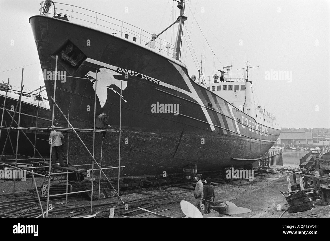 Greenpeat esship, The Rainbow Warrior est en préparation au chantier naval de Scheveningen pour un voyage à IJsvelden près de New Foundland Date: 25 février 1981 lieu: Scheveningen, Zuid-Holland mots clés: Chantiers navals, navires Nom personnel: Rainbow Warrior Banque D'Images