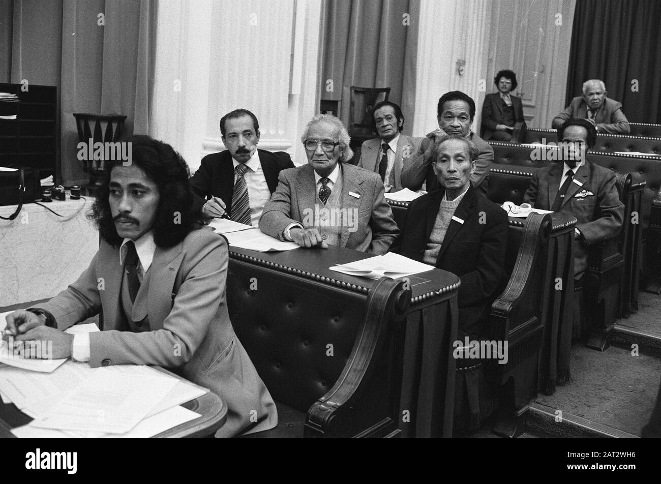 Deuxième chambre, comité d'audience publique pour la fonction publique et les pensions sur les revenus non reçus de l'ancien groupe de soldats de la KNIL anciens soldats de la KNIL dans les bancs Date: 14 décembre 1979 lieu : Den Haag, South-Holland mots: Audiences, anciens combattants, loi Nom de l'institution: Deuxième chambre Banque D'Images