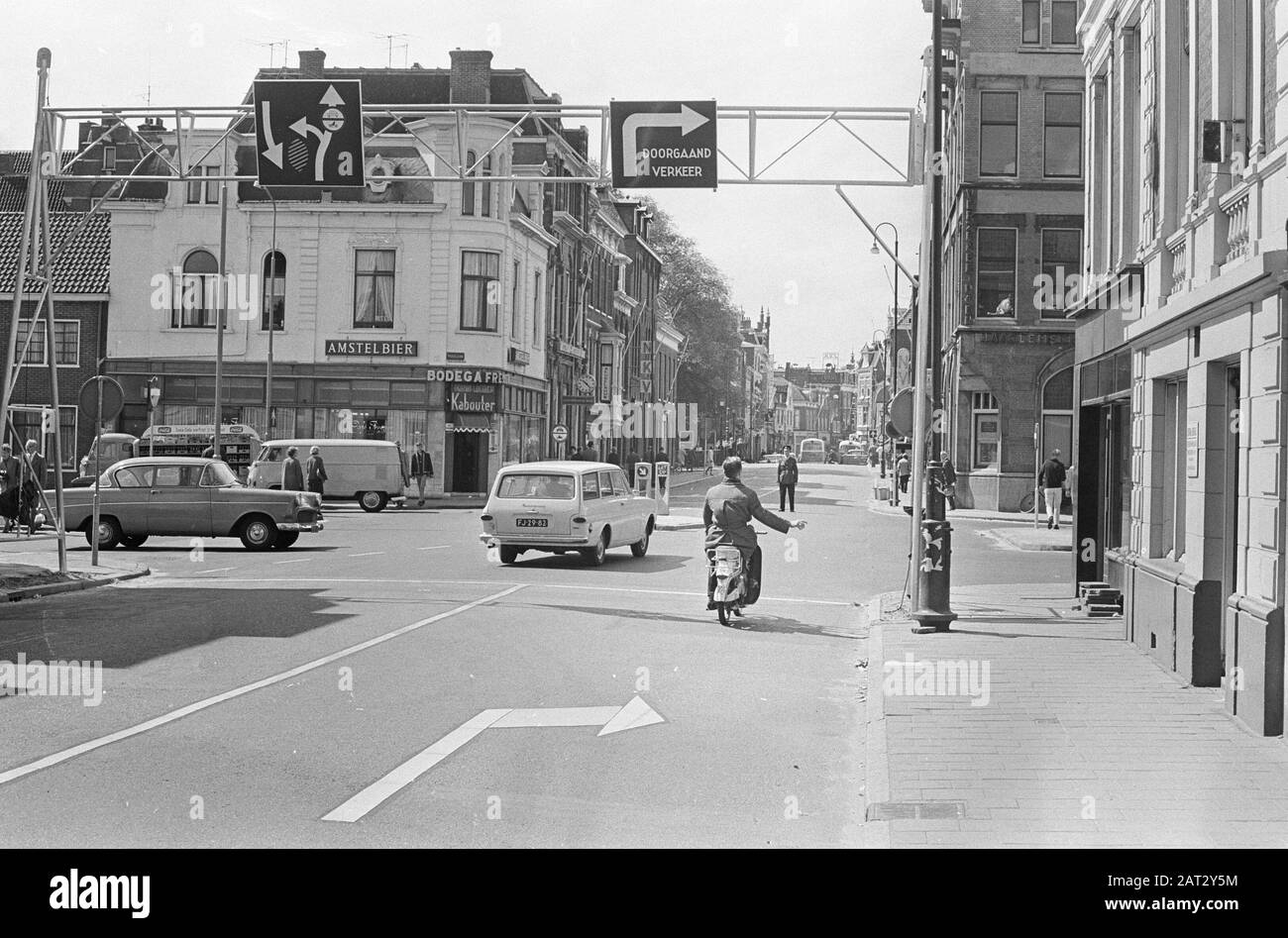 Grote Markt à Haarlem fermé pour toute la circulation, la ville a fermé Kruisweg Date: 20 juin 1966 lieu: Haarlem Banque D'Images