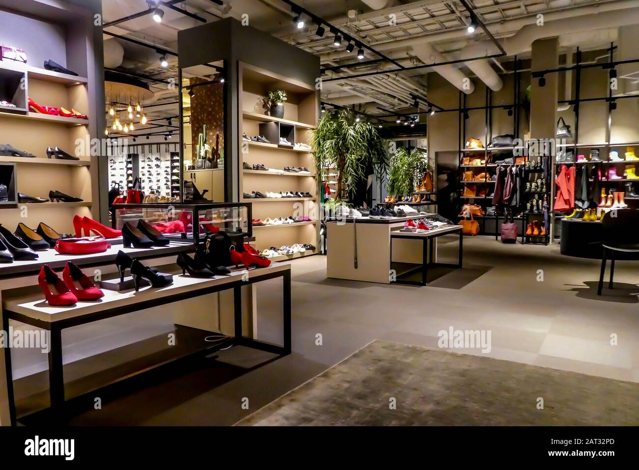 Exposition dans une boutique d accessoires pour femme