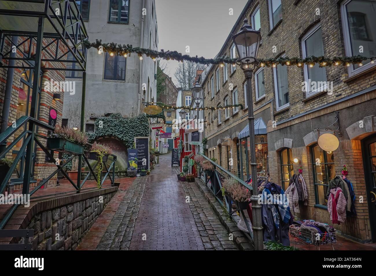 La place du trottoir du Neptune hof à Flensburg, en Allemagne du Nord Banque D'Images