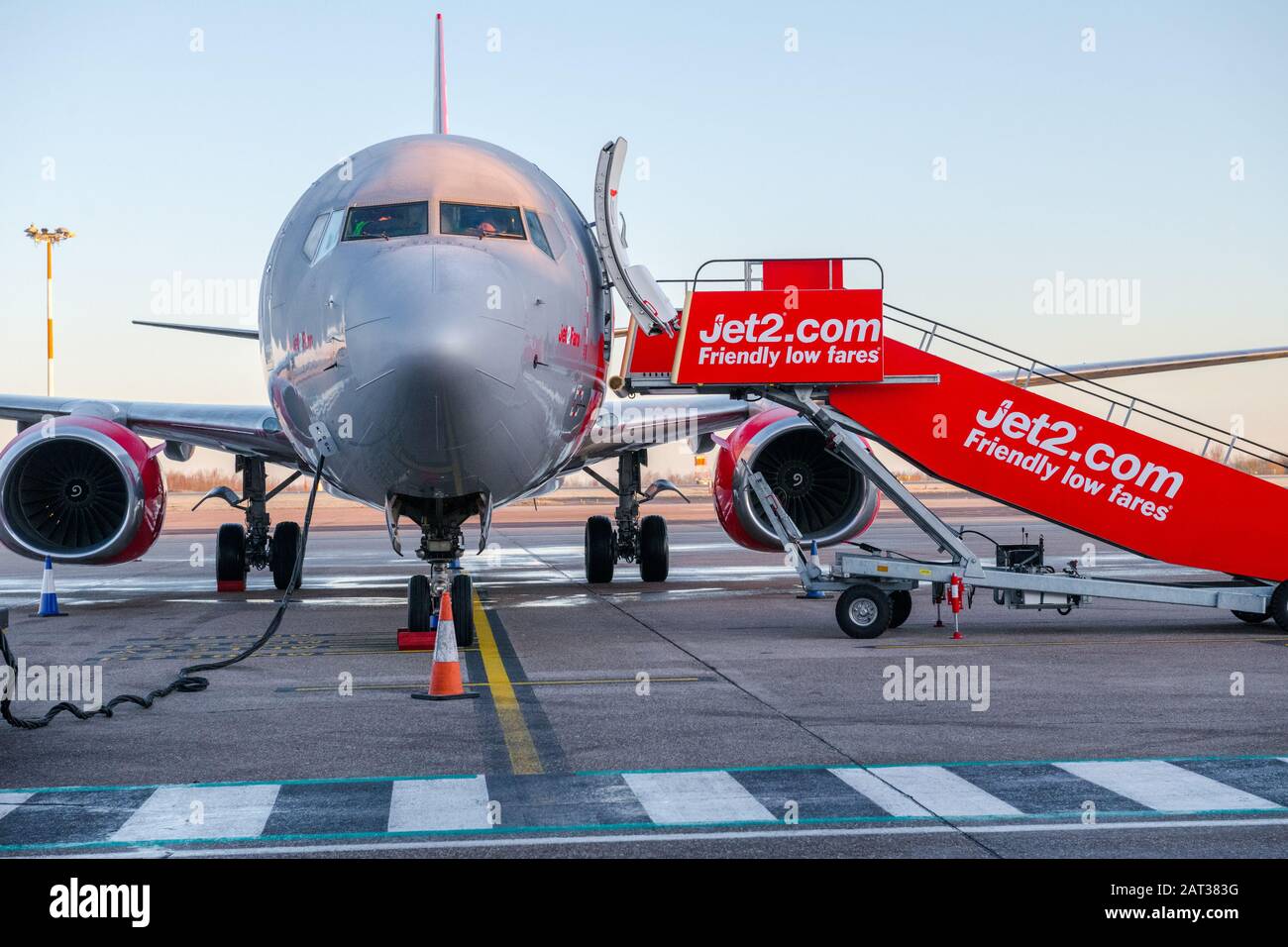 Jet Boeing 737-8-FH de Jet2 à l'aéroport East Midlands. Banque D'Images