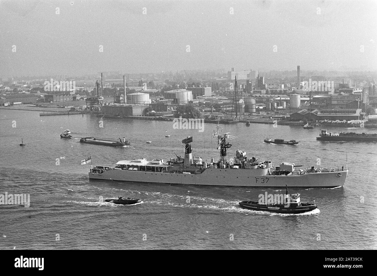 Escadron de la marine britannique dans le port d'Amsterdam La frégate Jaguar navigue dans le port Date: 11 septembre 1968 lieu: Amsterdam, Noord-Holland mots clés: Frégates, ports, tirs aériens Banque D'Images