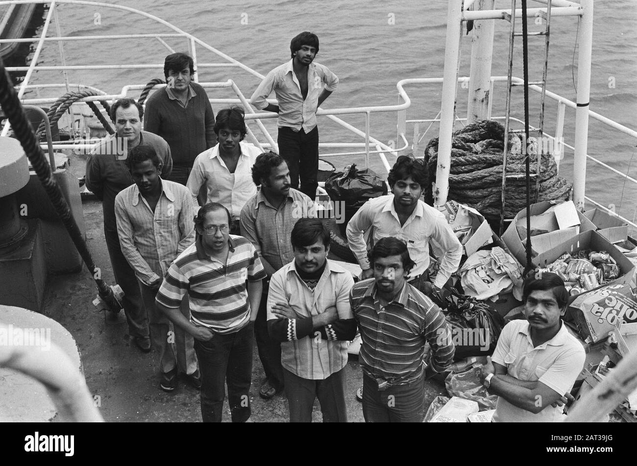 L'argent et la nourriture de l'équipage du navire grec Atheras est presque sorti; une partie de l'équipage à bord de l'Atheras Date: 16 décembre 1985 Banque D'Images