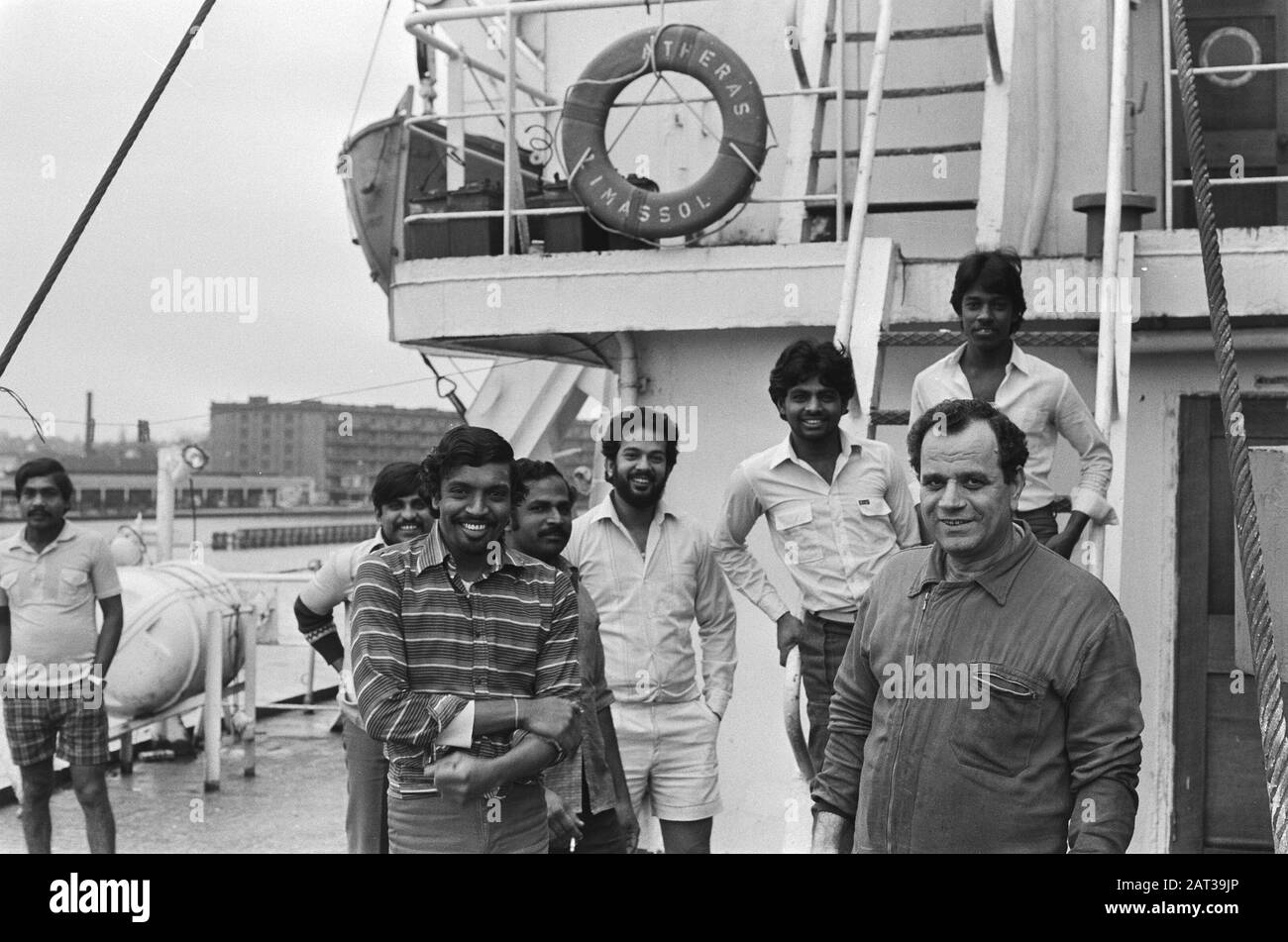 L'argent et la nourriture de l'équipage du navire grec Atheras est presque sorti; une partie de l'équipage à bord de l'Atheras Date: 16 décembre 1985 Banque D'Images