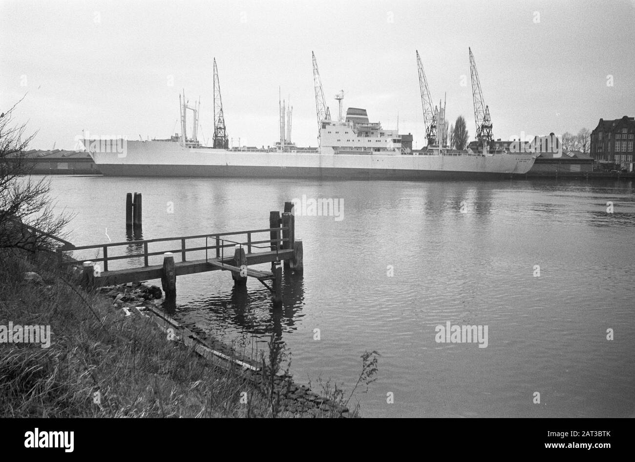 Le navire Hexivier dans le port d'Amsterdam Le navire, amarré au quai Date: 12 janvier 1974 lieu: Amsterdam, Noord-Holland mots clés: Ports, navires Banque D'Images