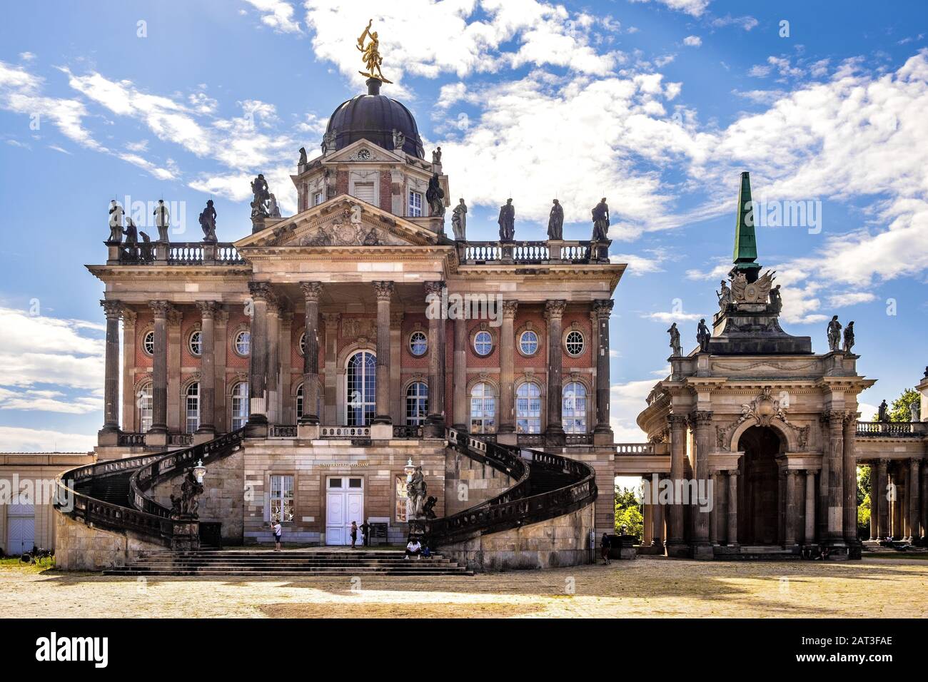 Potsdam, Brandebourg / Allemagne - 2018/07/29: Bâtiments historiques de l'Université de Potsdam - Communiqués - annexes baroques du nouveau Palais royal dans le Parc Sanssouci Banque D'Images