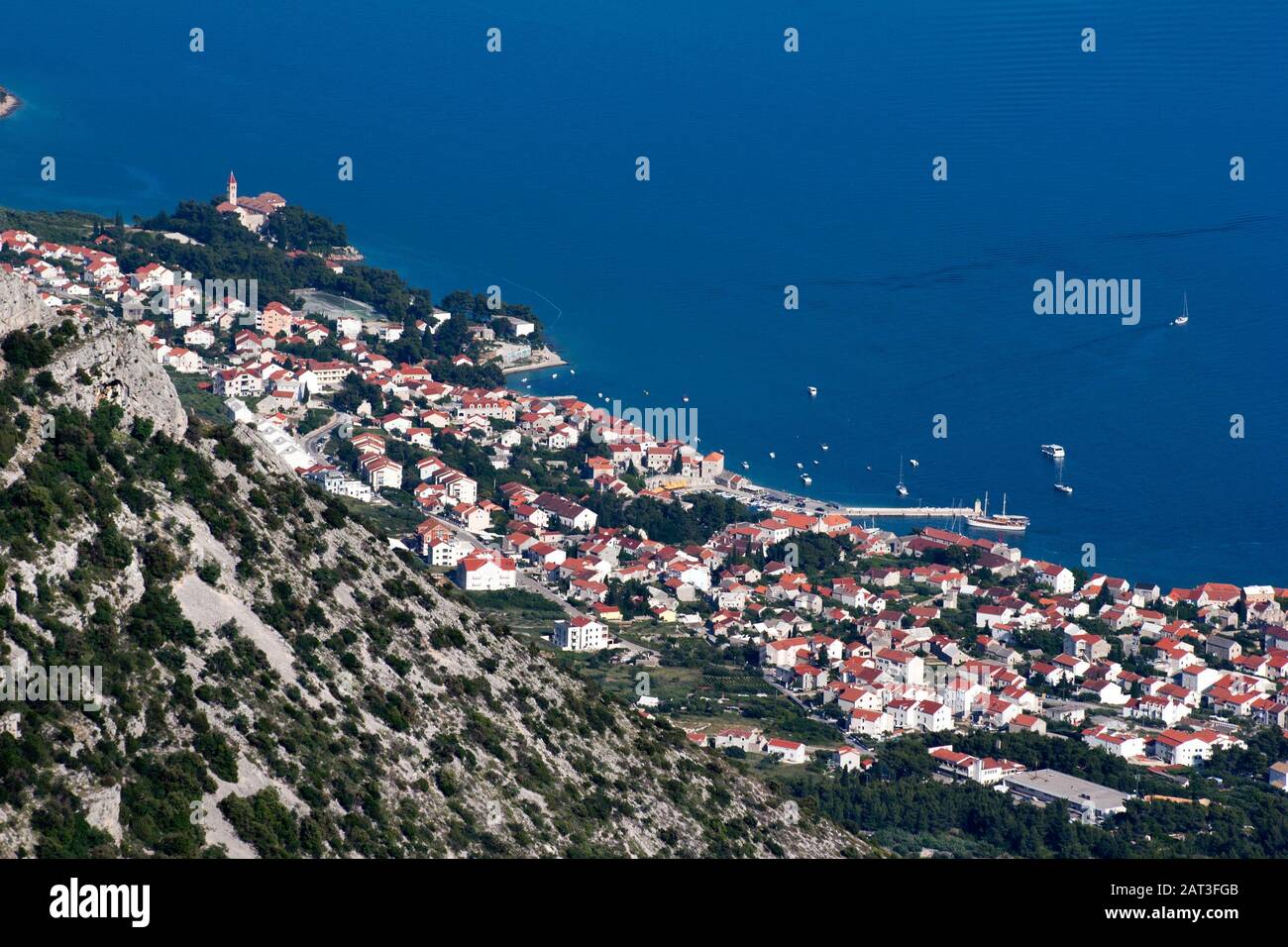 Village touristique bol sur l'île de Brac, vue de Vidova Gora Banque D'Images