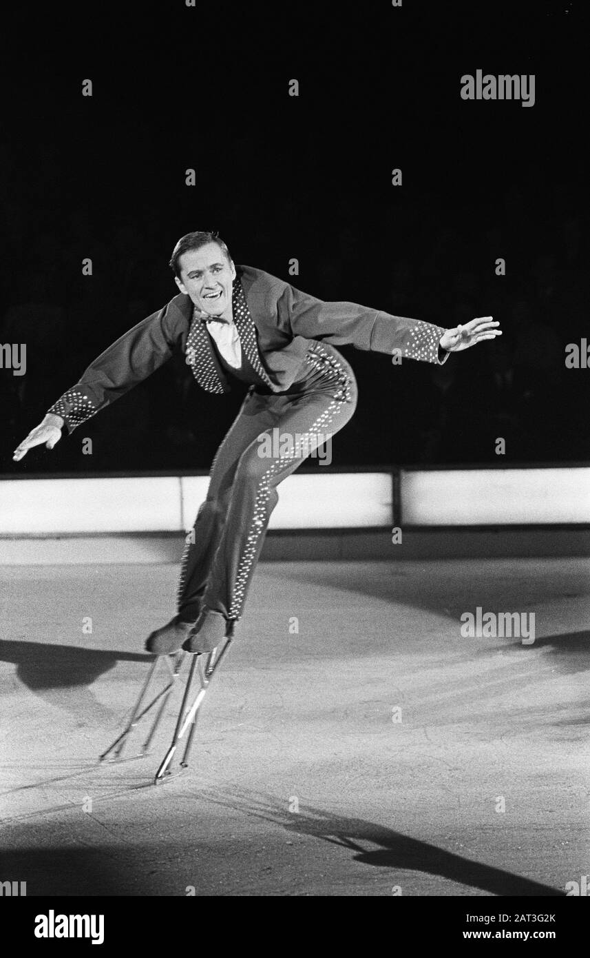 Vacances Sur Glace Avec Sjoukje Dijkstra À Amsterdam Werner Muller (19) Date: 7 Novembre 1967 Lieu: Amsterdam, Noord-Holland Nom Personnel: Dijkstra, Sjoukje Nom De L'Établissement: Holiday On Ice Banque D'Images