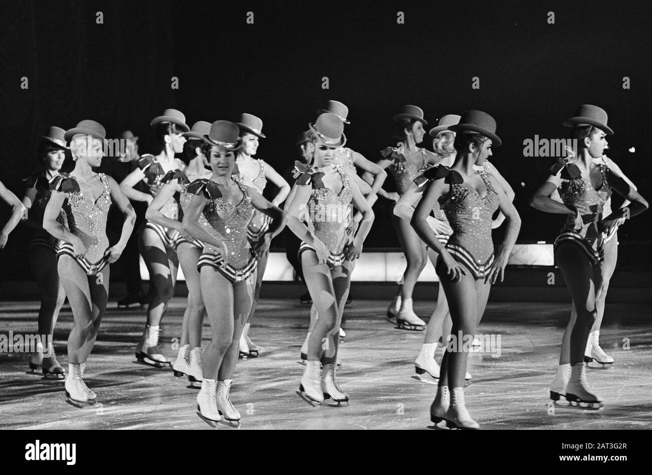 Vacances sur glace avec Sjoukje Dijkstra à Amsterdam comme bonne fée Date: 7 novembre 1967 lieu: Amsterdam, Noord-Holland Nom personnel: Dijkstra, Sjoukje, Bonne institution nom: Holiday On Ice Banque D'Images