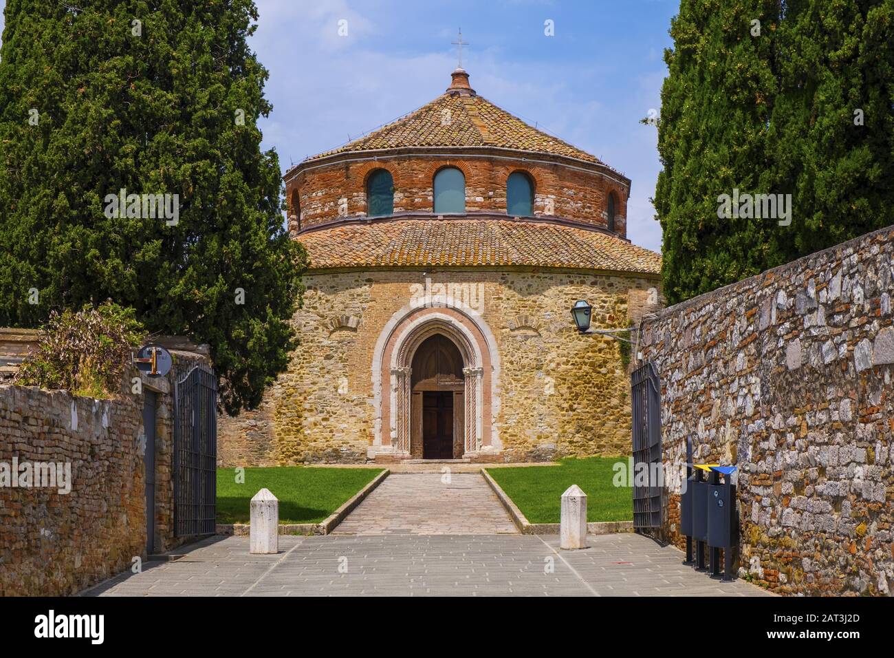 Pérouse, Ombrie / Italie - 2018/05/28: V siècle ancienne Christianisme Église Saint Michel Archange - Chiesa di San Michele Arcangelo dans le quartier historique de Pérouse Banque D'Images