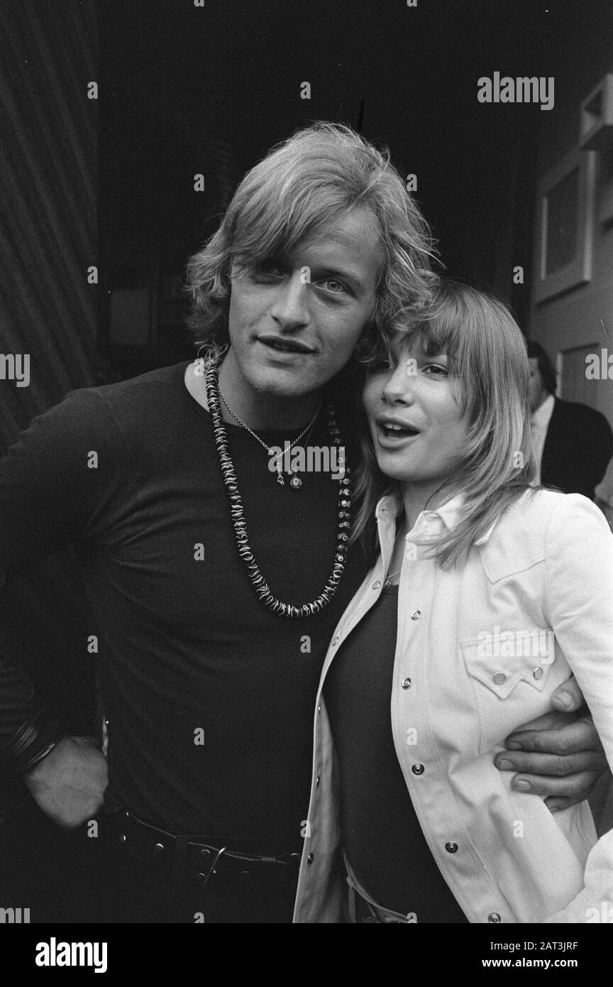 Tournage De Fruits turcs (après le roman de Jan Wolkers de 1969) par Paul Verhoeven Protagonistes Rugger Hauer et Monique van de Ven Date: 7 juin 1972 mots clés: Acteurs, film, groupe portrait Nom personnel: Hauer, Rutger, Ven, Monique van de Banque D'Images